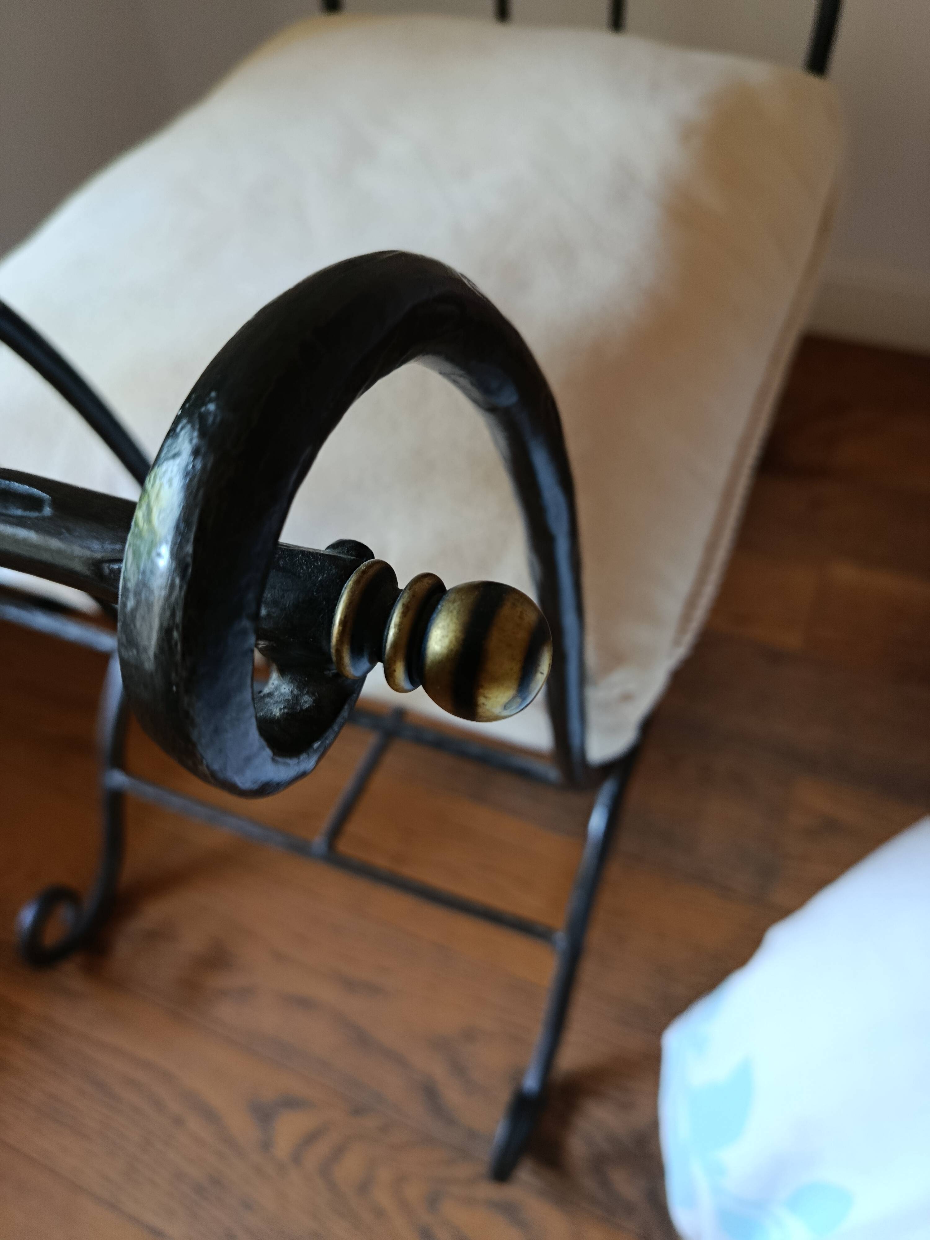 Artistic wrought iron pouf design