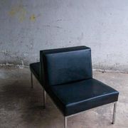 Lot de 2 fauteuils lounge minimalistes en cuir noir
