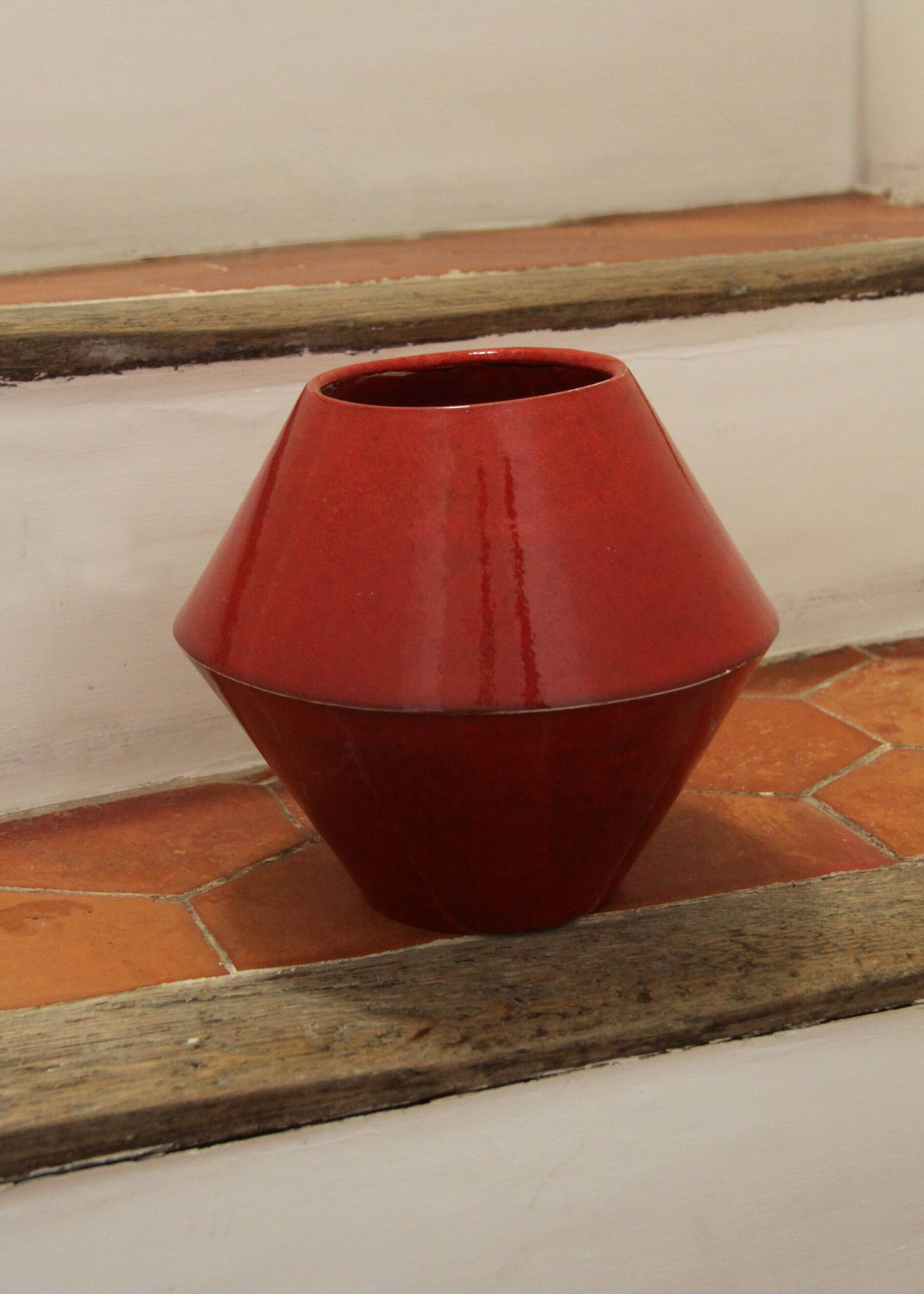 Vase en faënce rouge forme losange