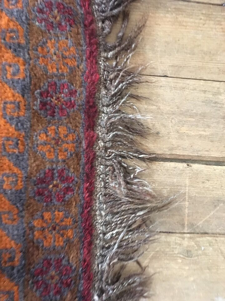 Vintage Persian rug 135cm x 120cm