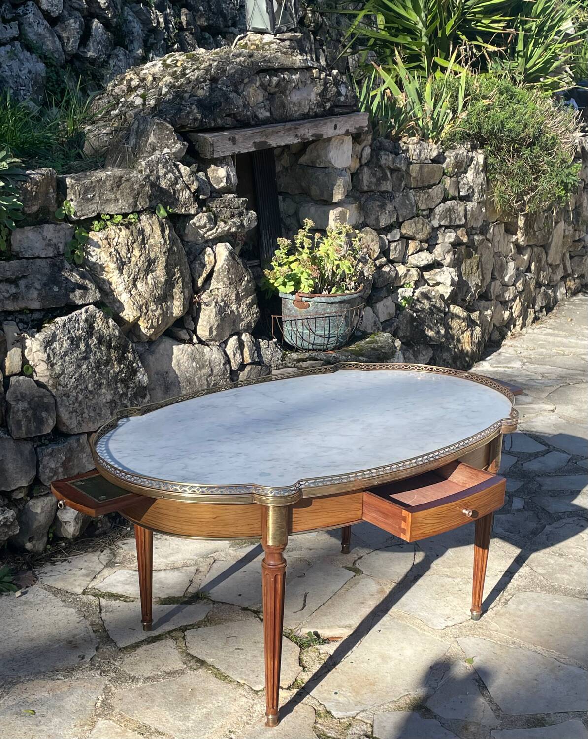 Bouillotte coffee table in blond mahogany, Louis XVI style, 20th century period