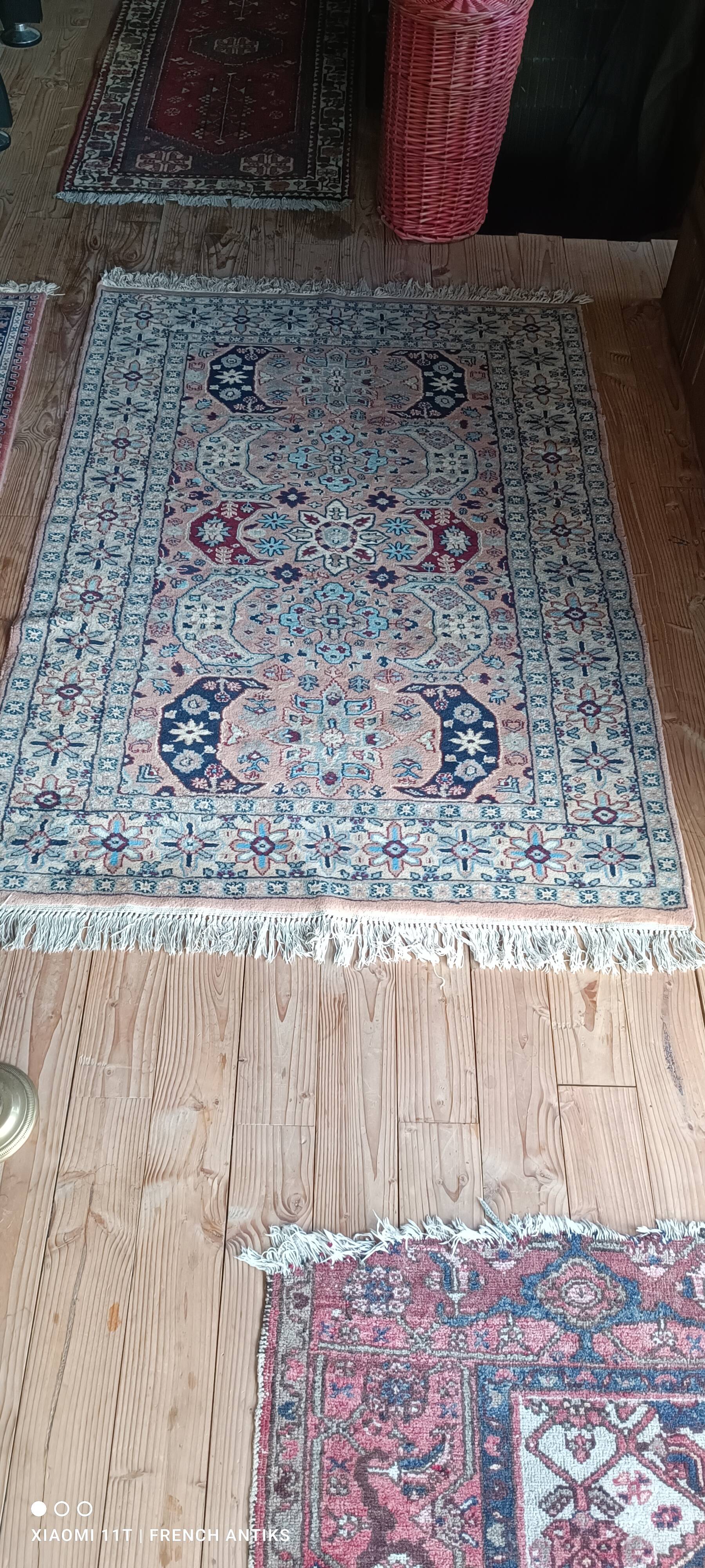Vintage oriental rug from the 1980s. Handcrafted, handmade.