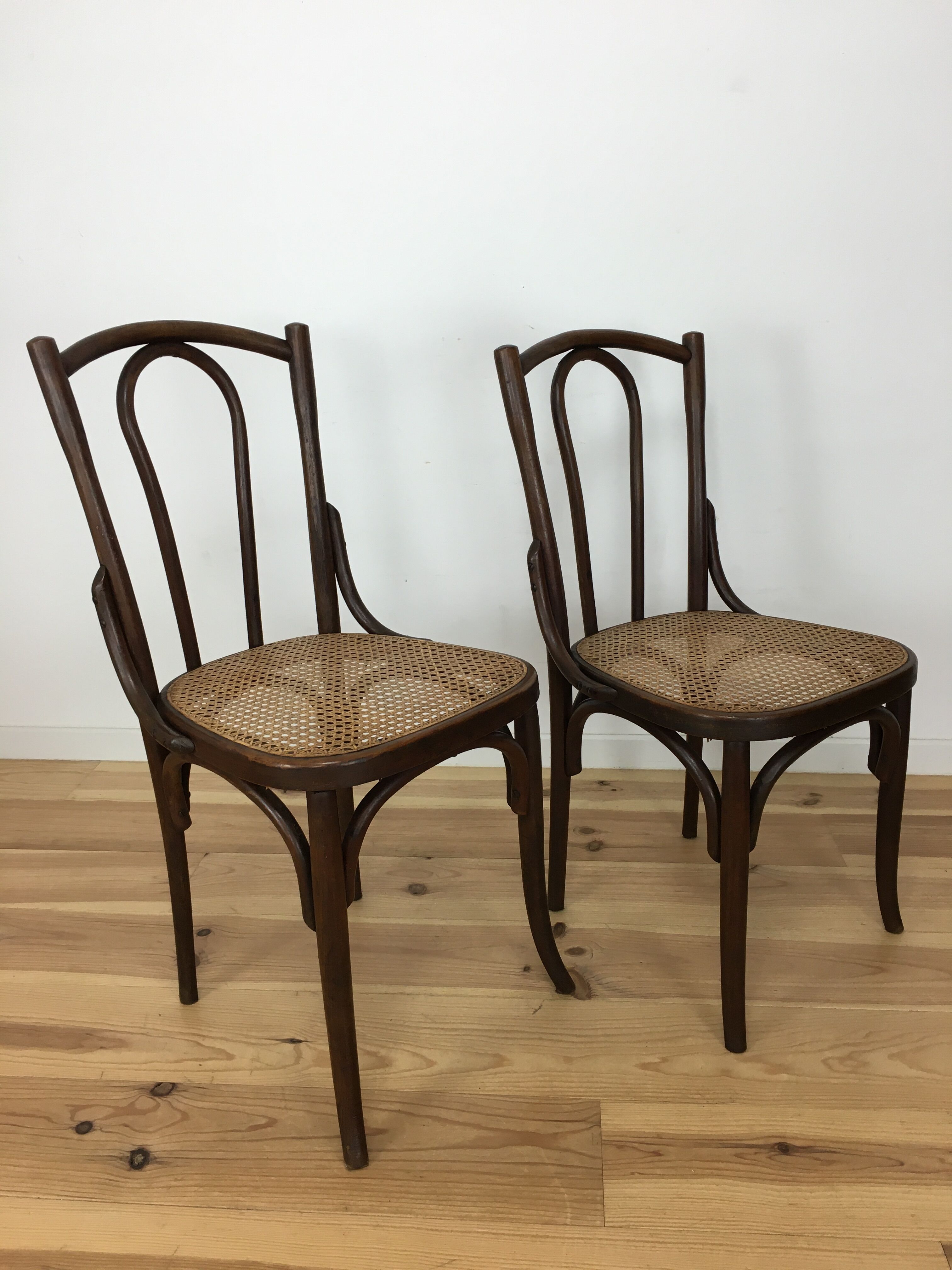 2 chairs in curved wooden and canning