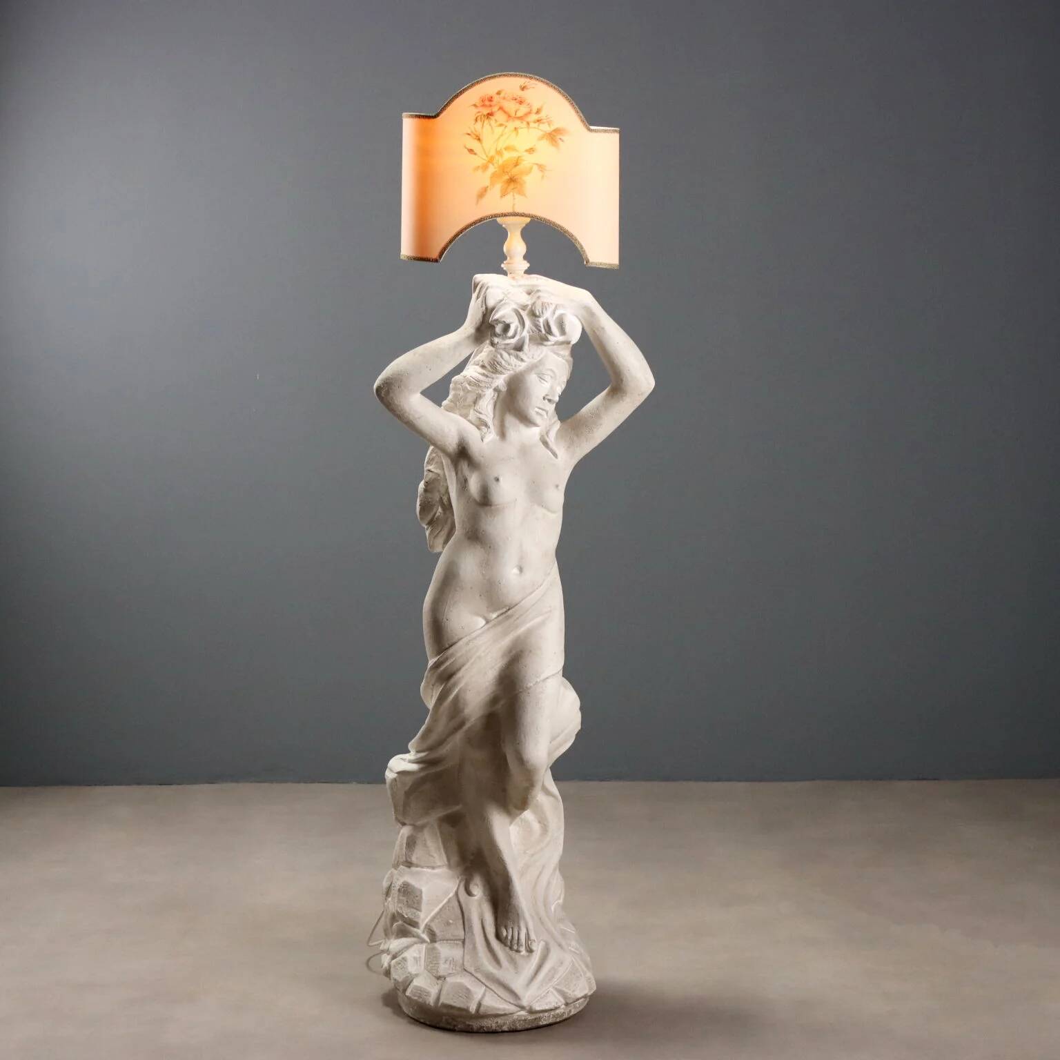 Antique floor lamp statue of a Nereid in concrete, 20th century.