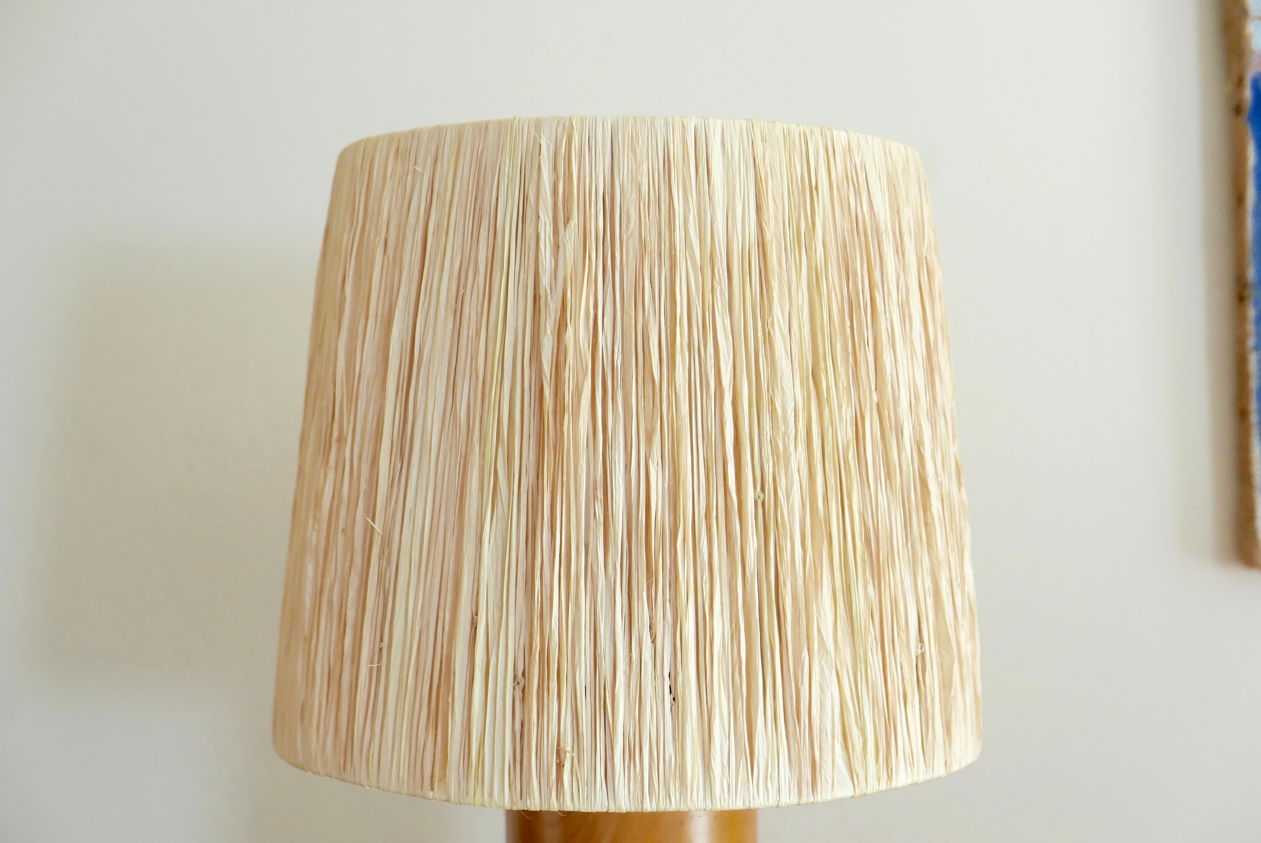 Wooden "cylinder" lamp, raffia lampshade, 70s
