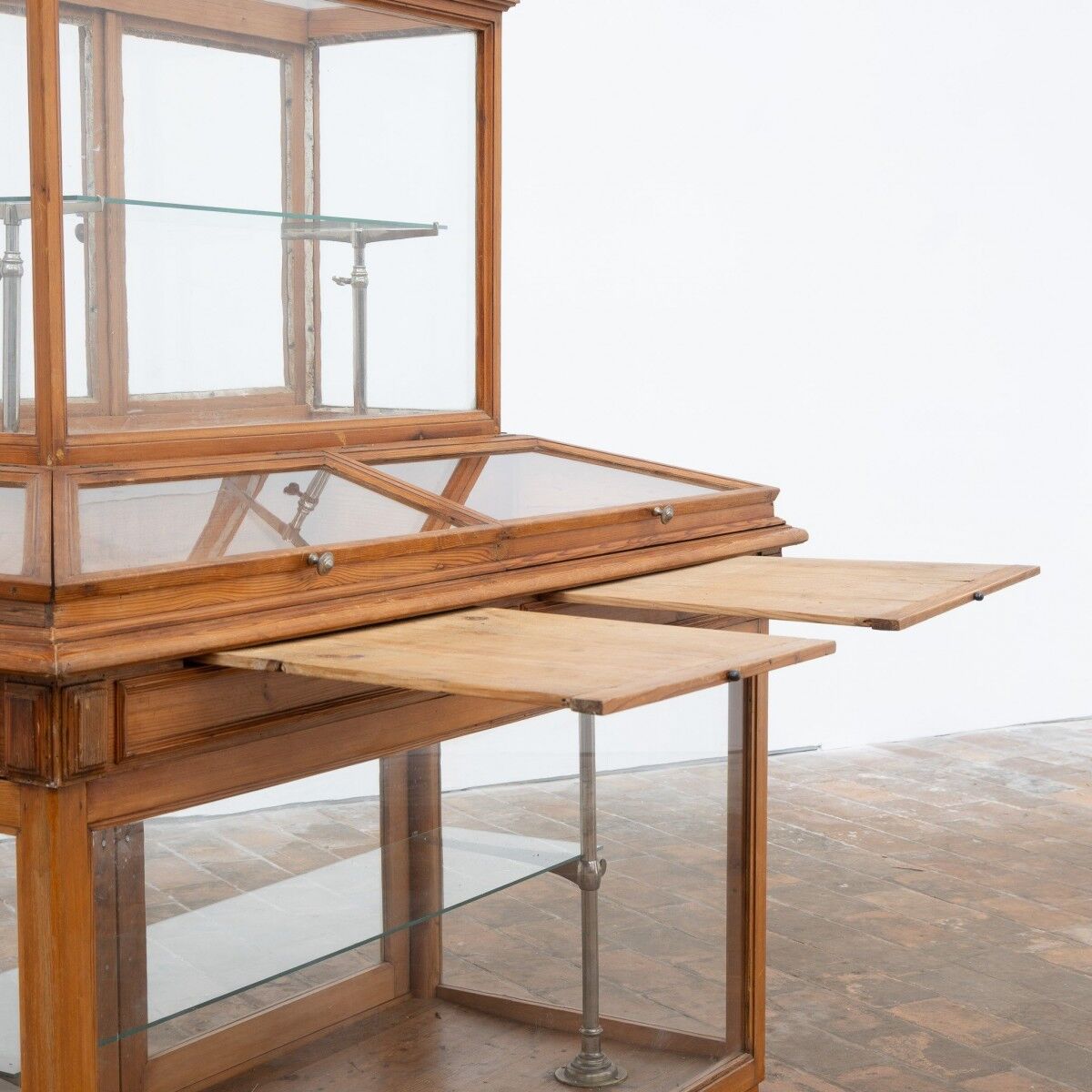 Ancienne vitrine de présentation - début du XXème siècle