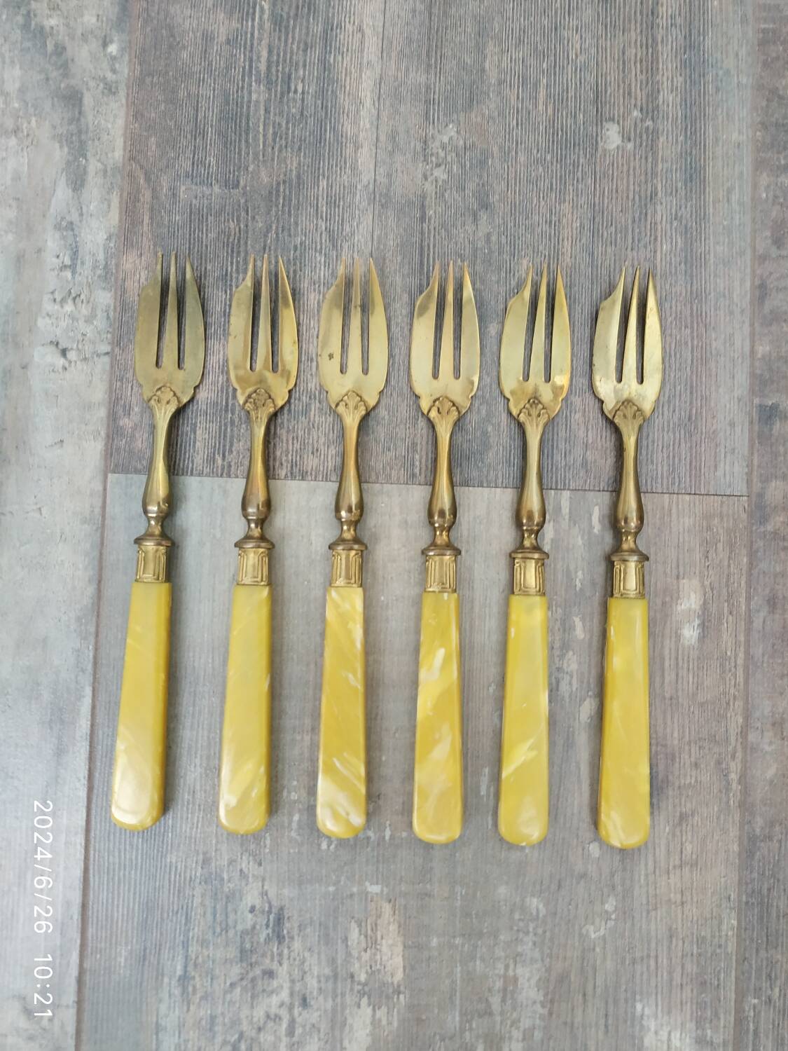 Dessert forks