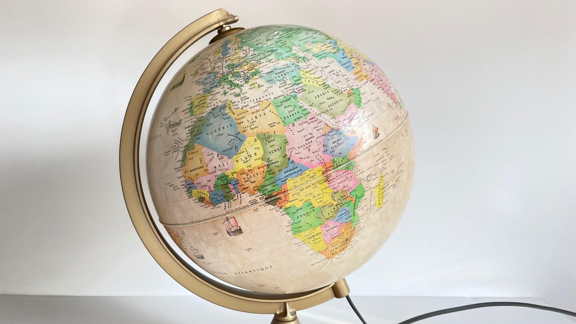 Globe earth luminous italy vintage wood