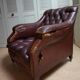 Fauteuil de bibliothèque en cuir usé avec boutons, années 1840
