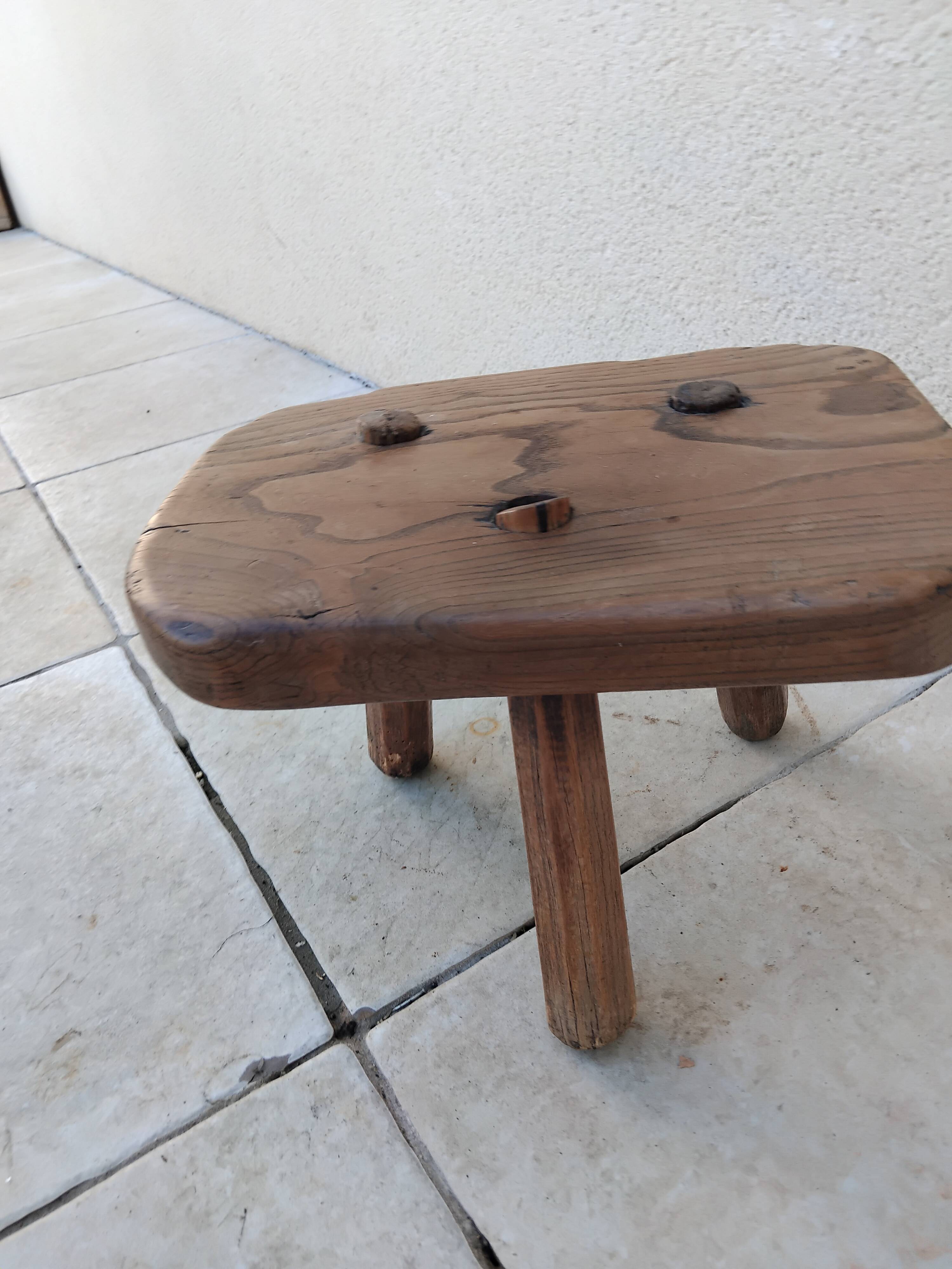 Tabouret tripode de ferme vintage en bois