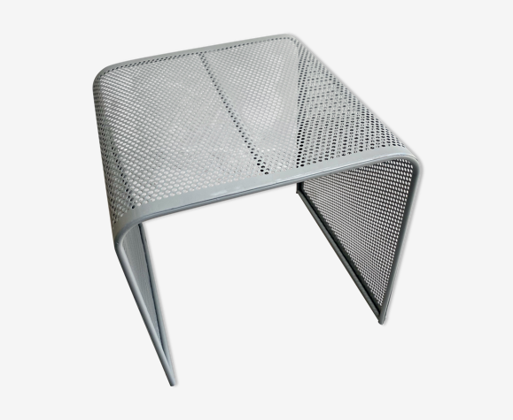 Table d’appoint en métal perforé gris vintage