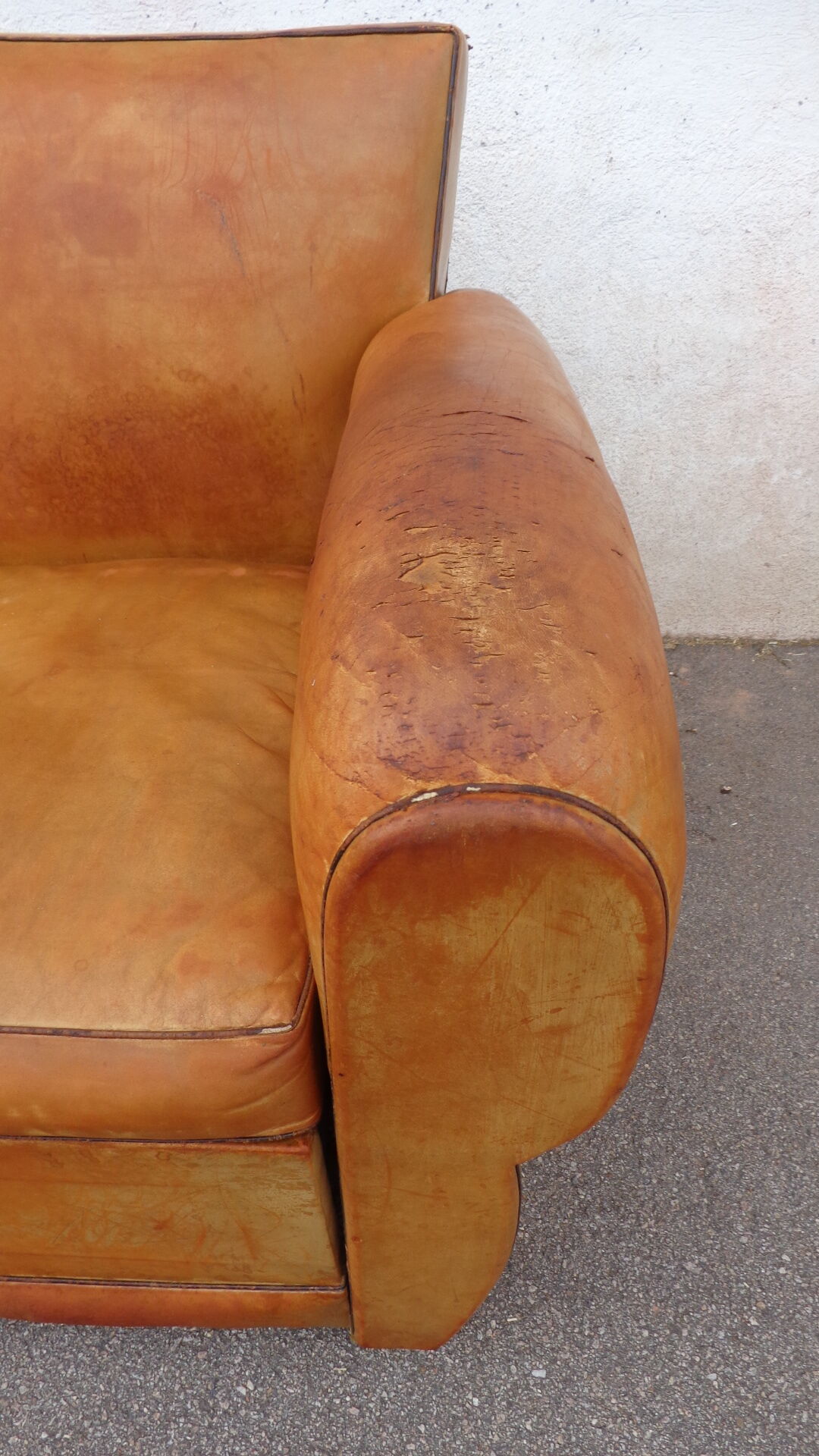 Sofa club leather mustache