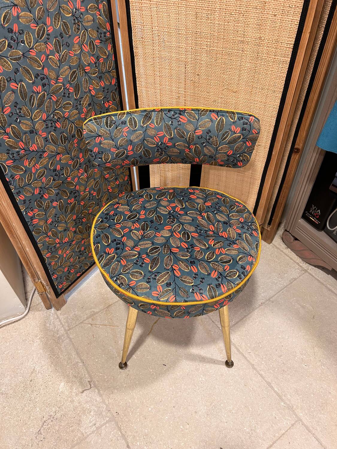 Retro dressing chair