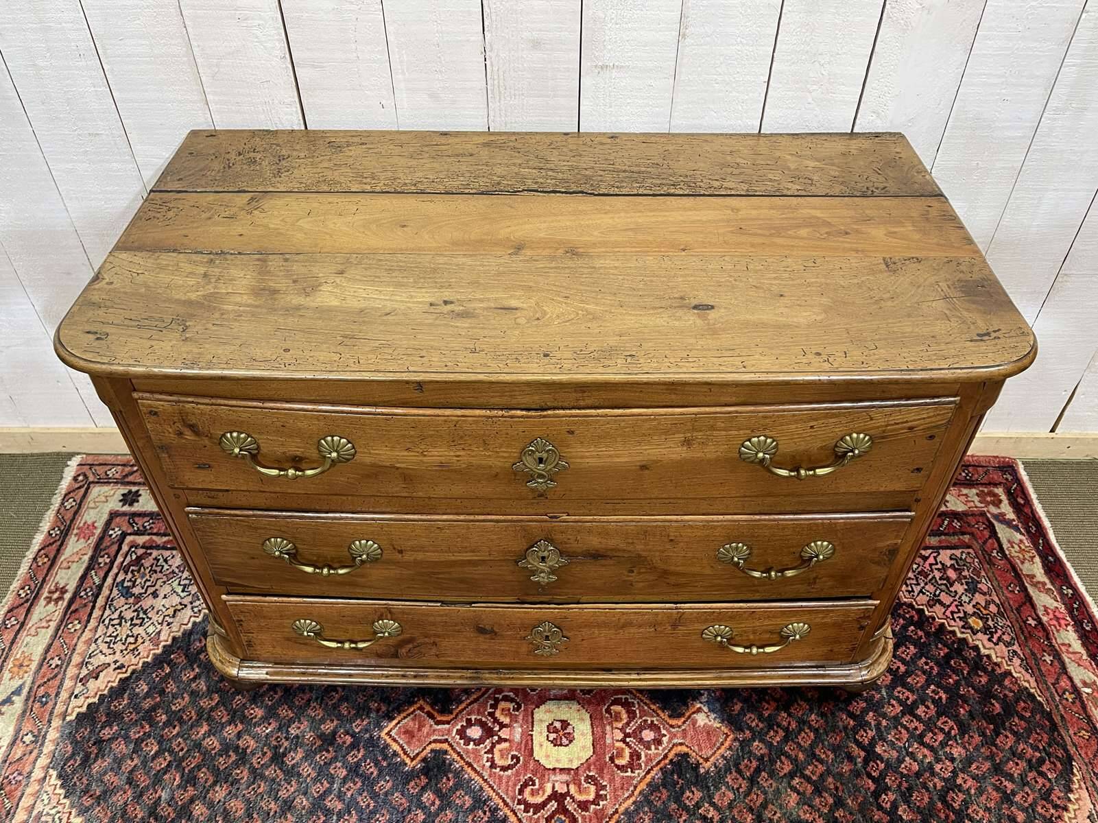 18th-century chest of drawers in walnut and fir
