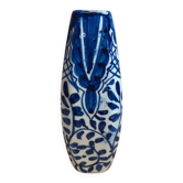 Small antique vase in blue and white earthenware, hand-painted – oriental decoration.