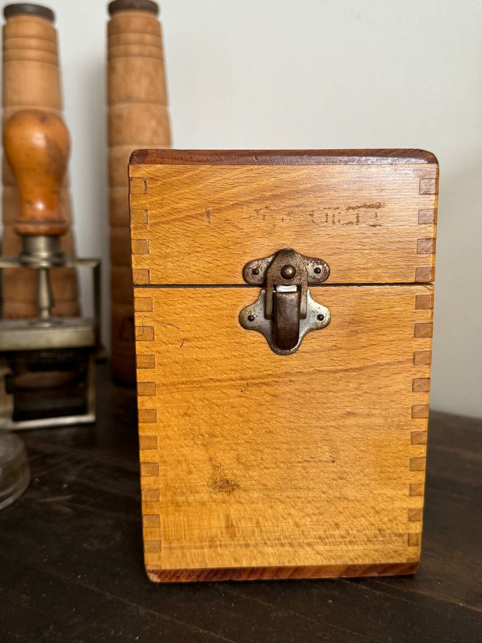 Ancienne boîte à fiches en bois