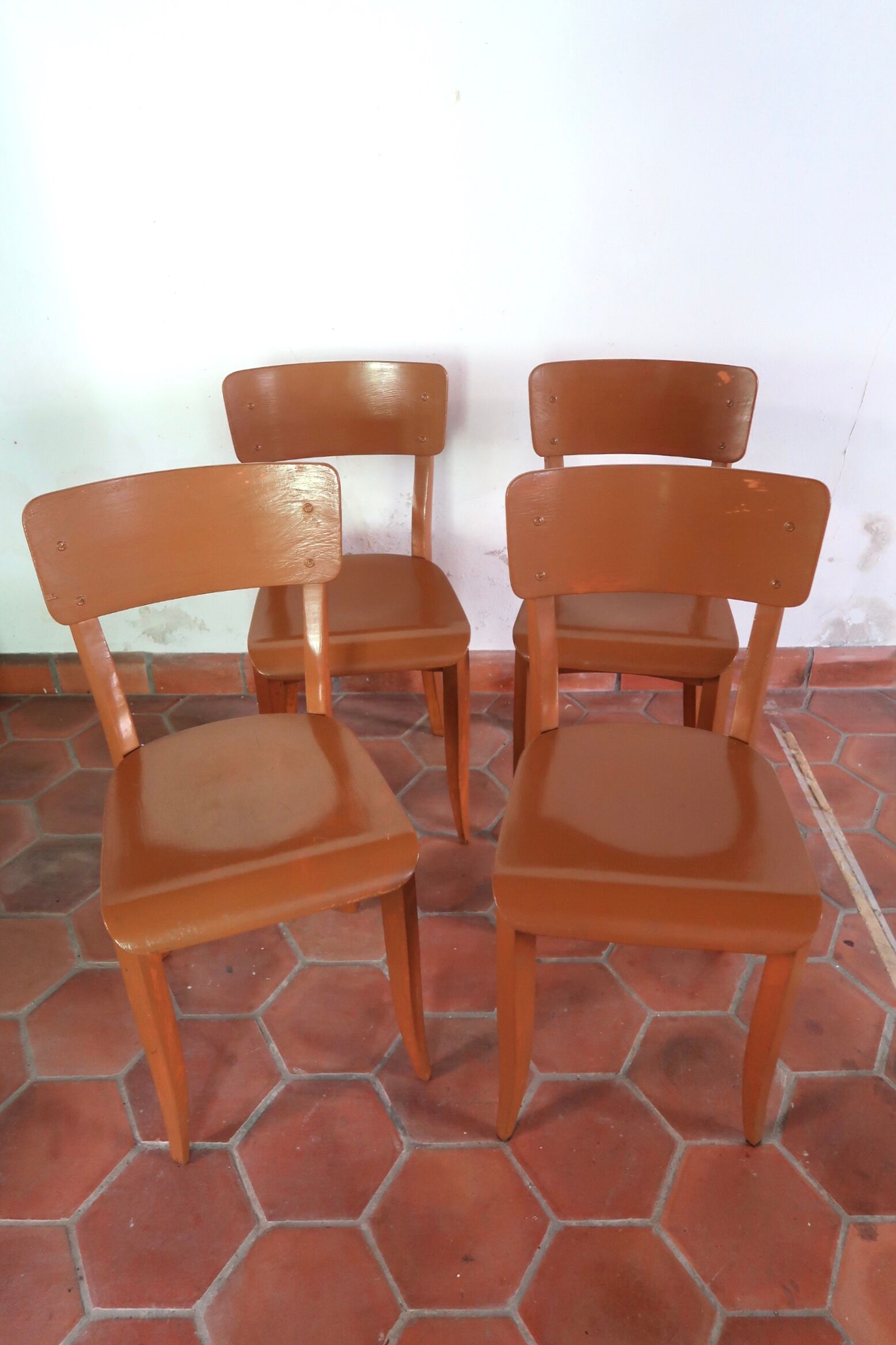 Lot de 4 chaises bistrot en bois peint