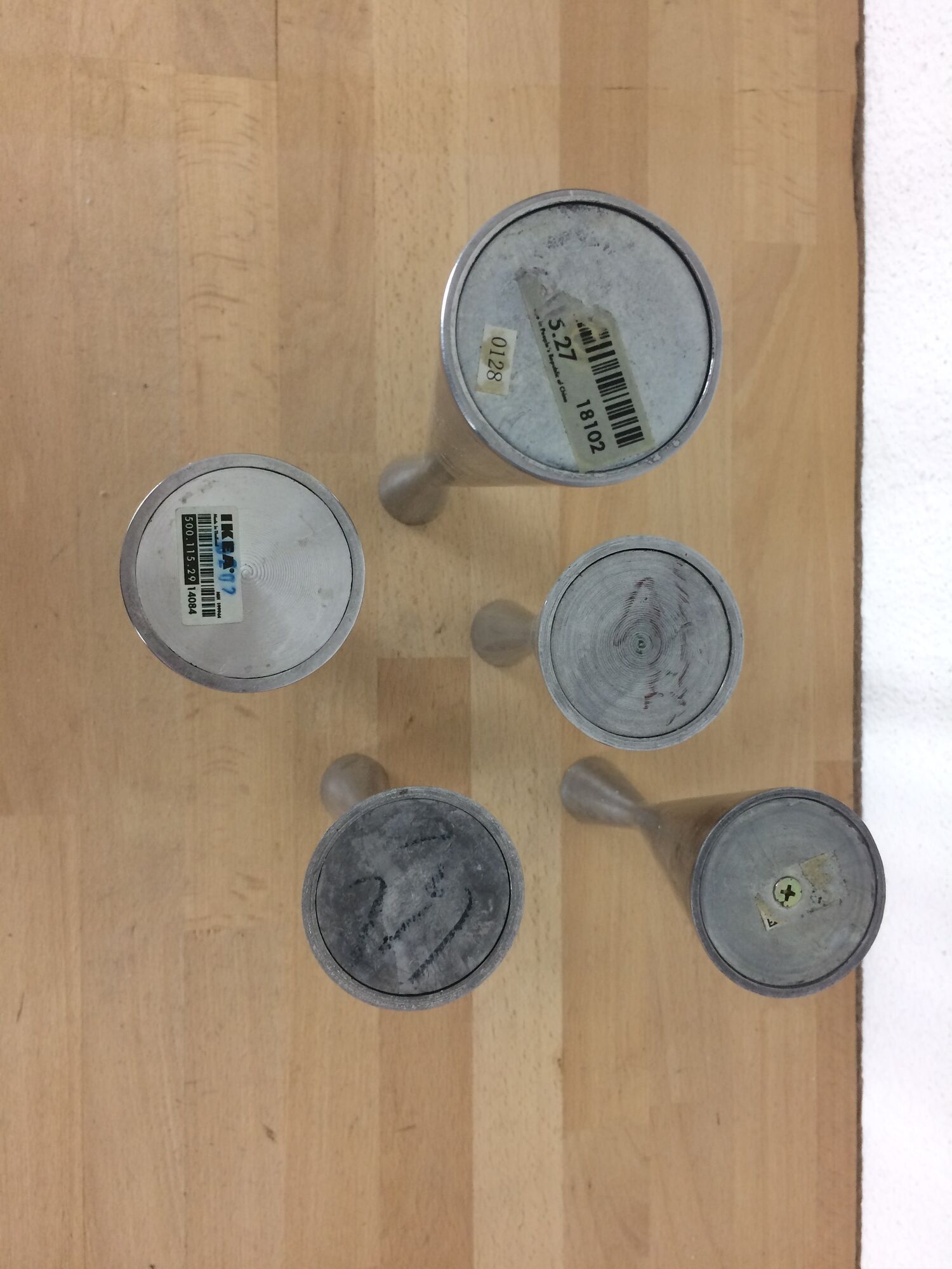 Set de 5 bougeoirs diabolo en fonte d'aluminium