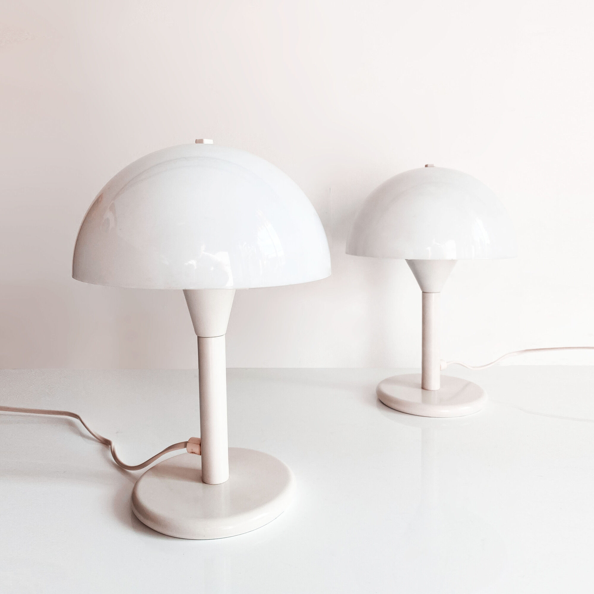Pair of space age mushroom lamps, France, 70s