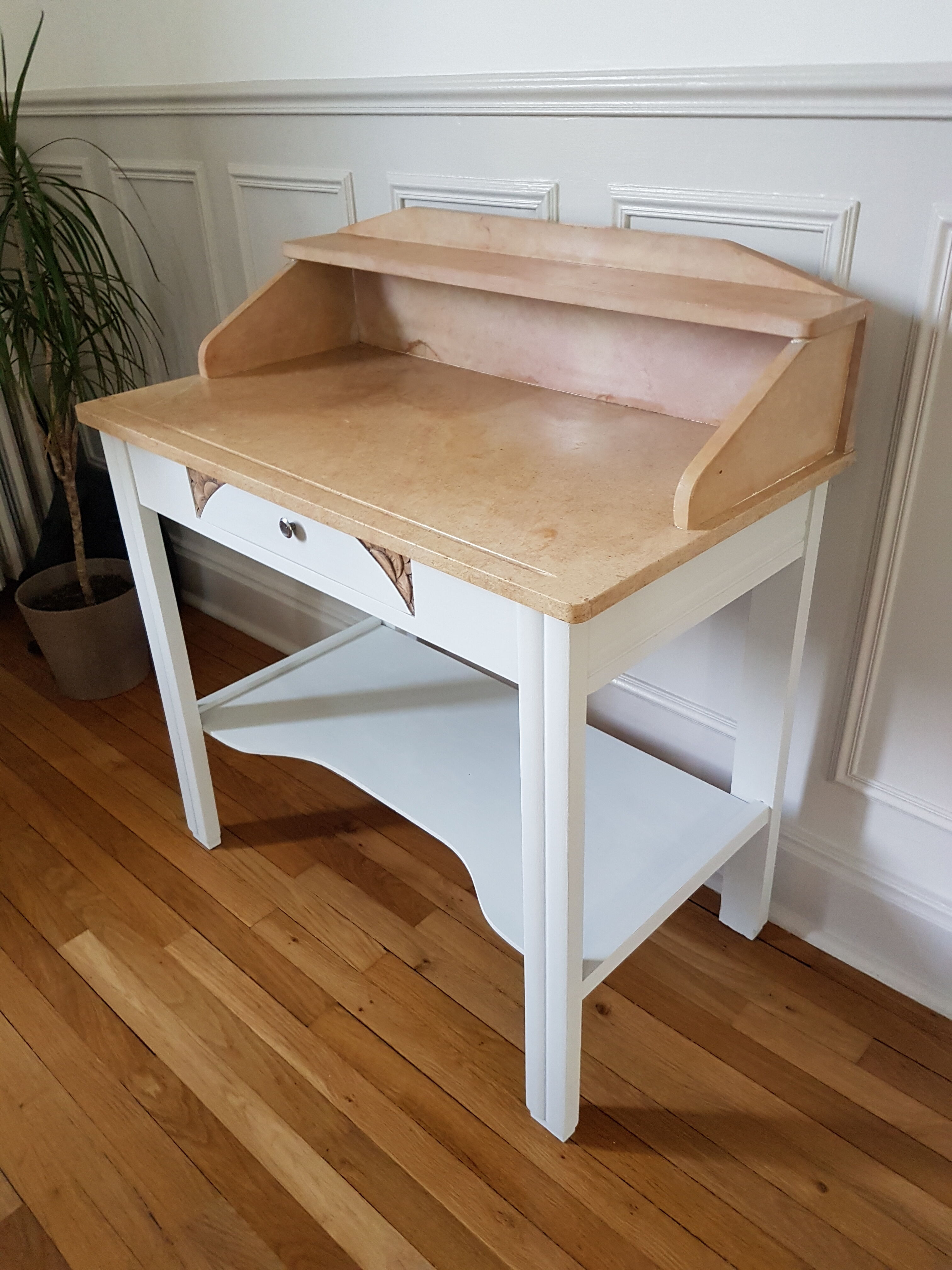 Art Deco hairdresser