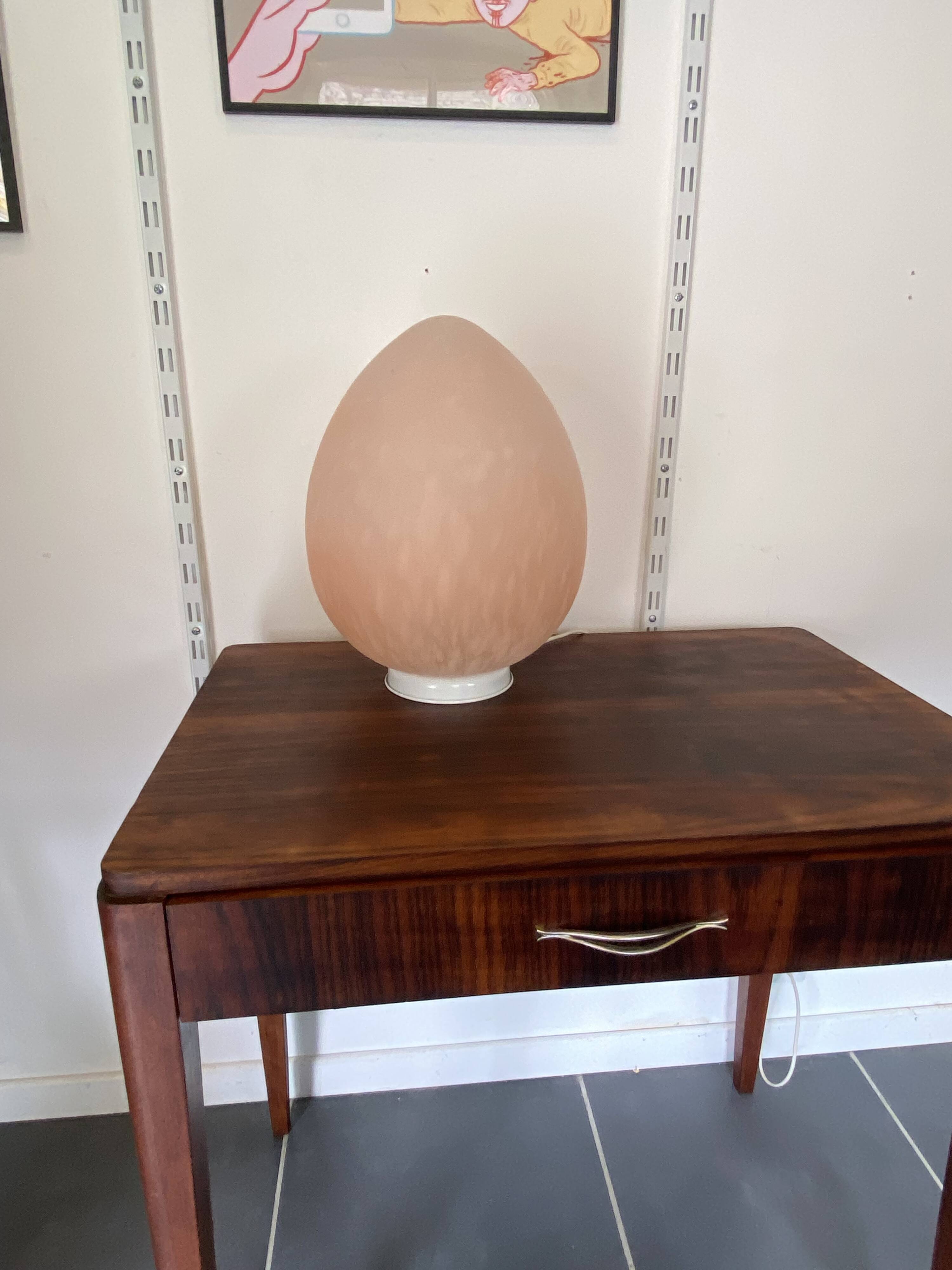 Vintage 1970s speckled glass egg lamp by Vianne in pink.