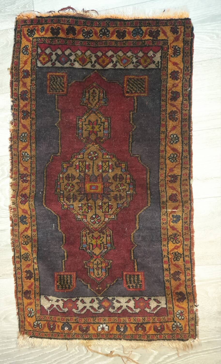 L'âme d'Anatolie : Tapis Tribal Violet Aubergine