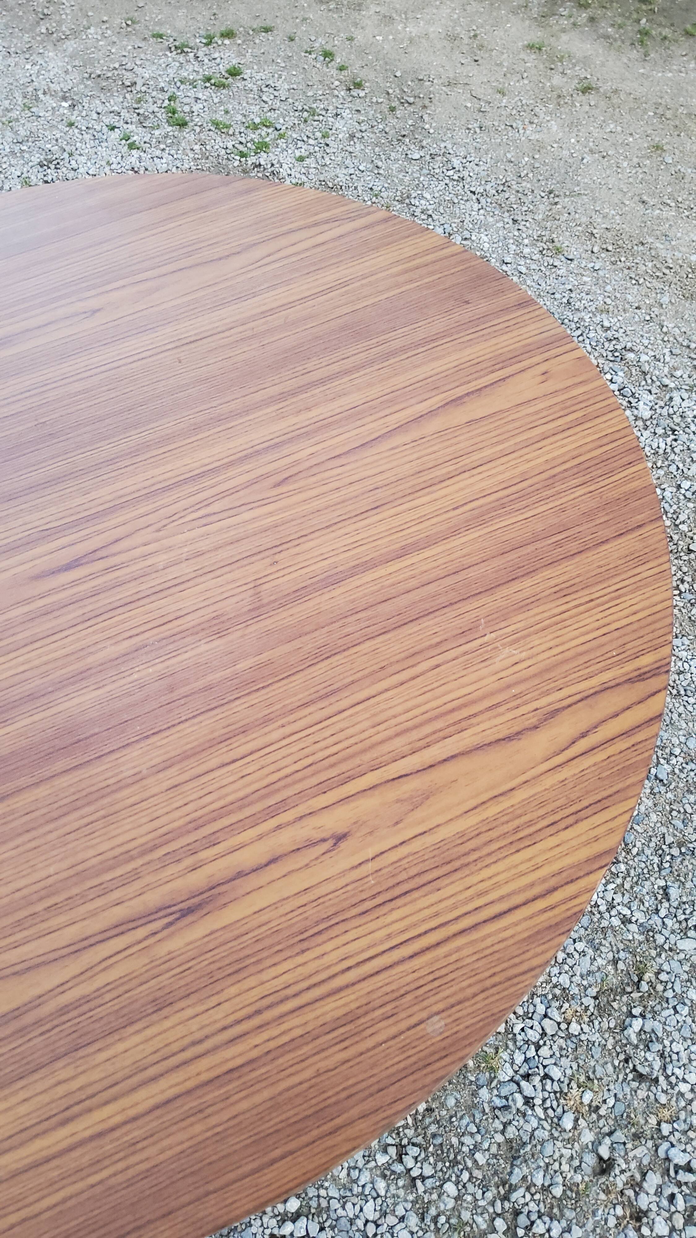 Roundtable of the 70s 2 heights Knoll