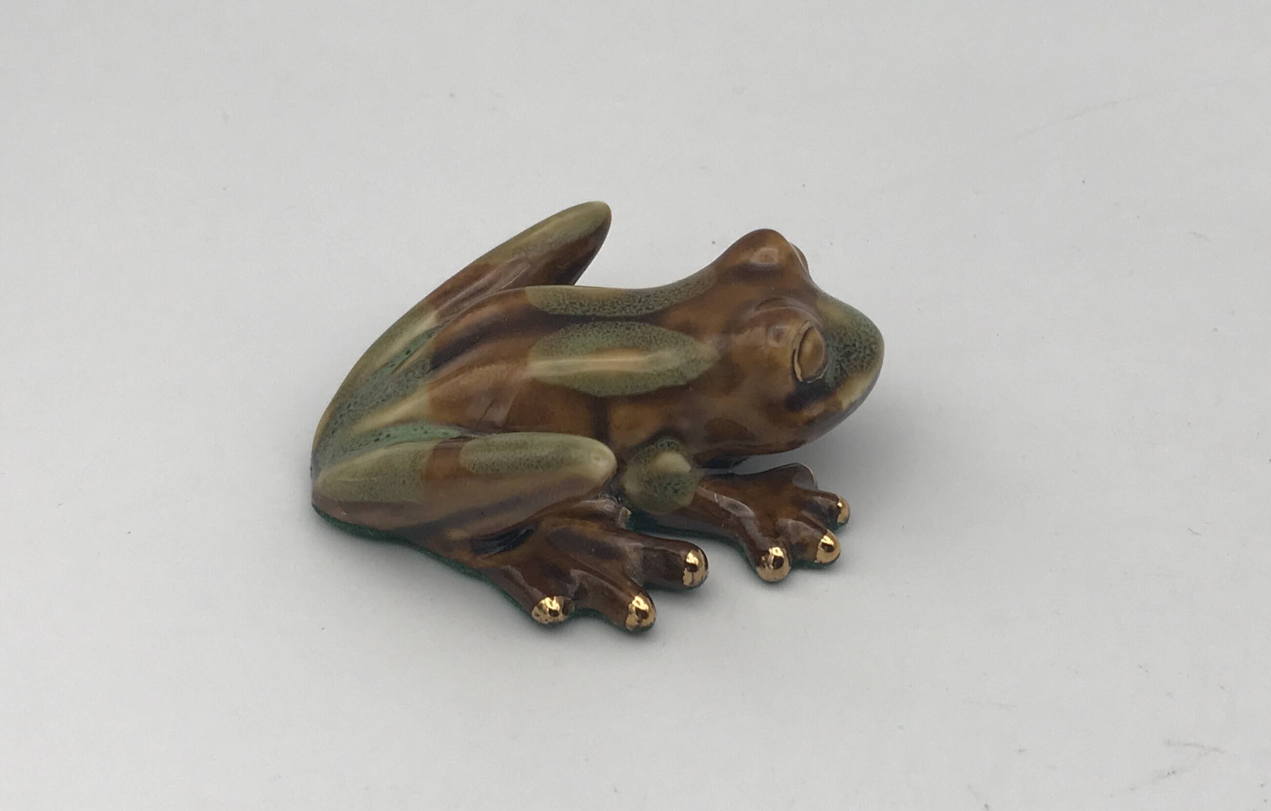 FROG figurine in enameled CERAMIC Vintage Golden Pond collection
