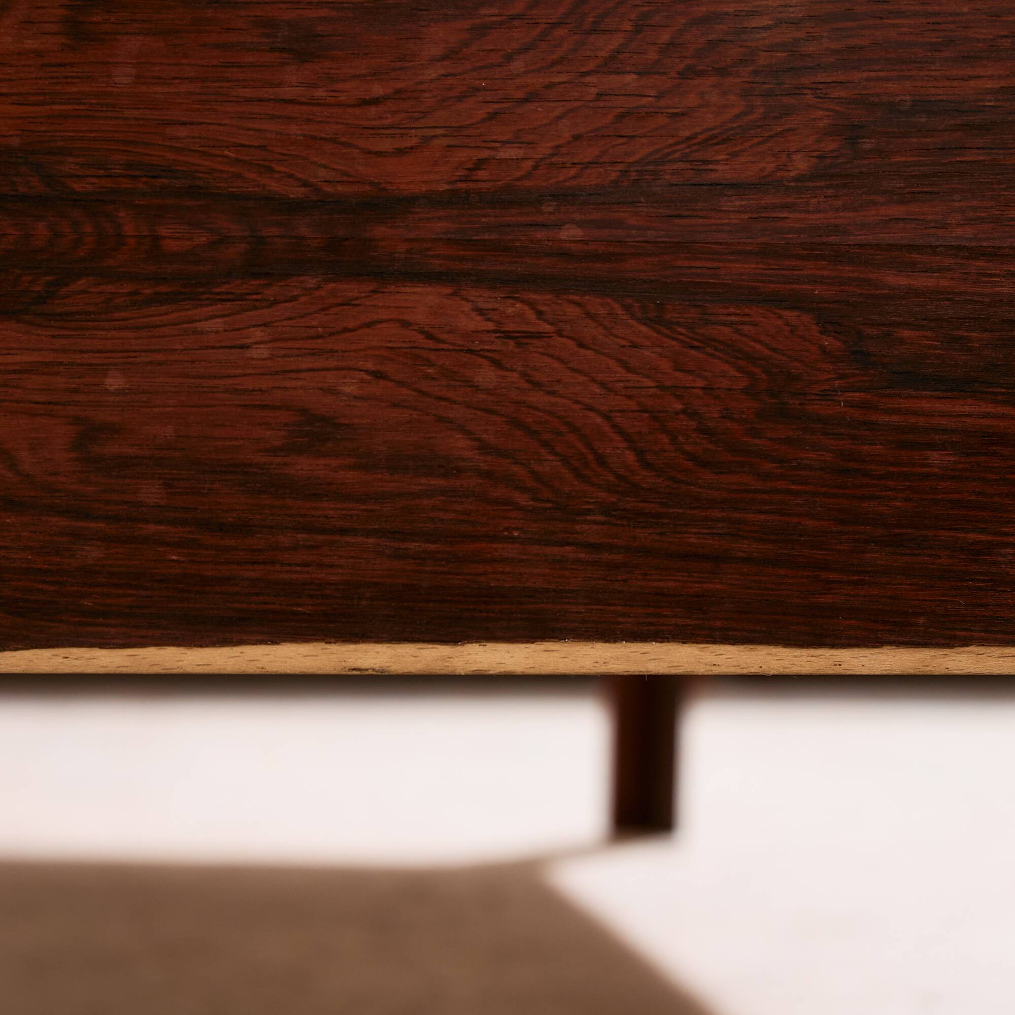 MK11213 Three-seater rosewood sofa