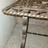Table basse en ferforgé stylisée