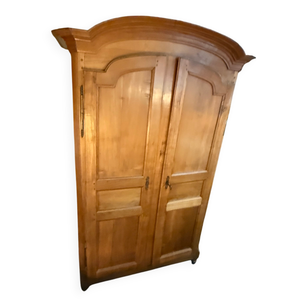 Armoire Louis XV chapeau de gendarme