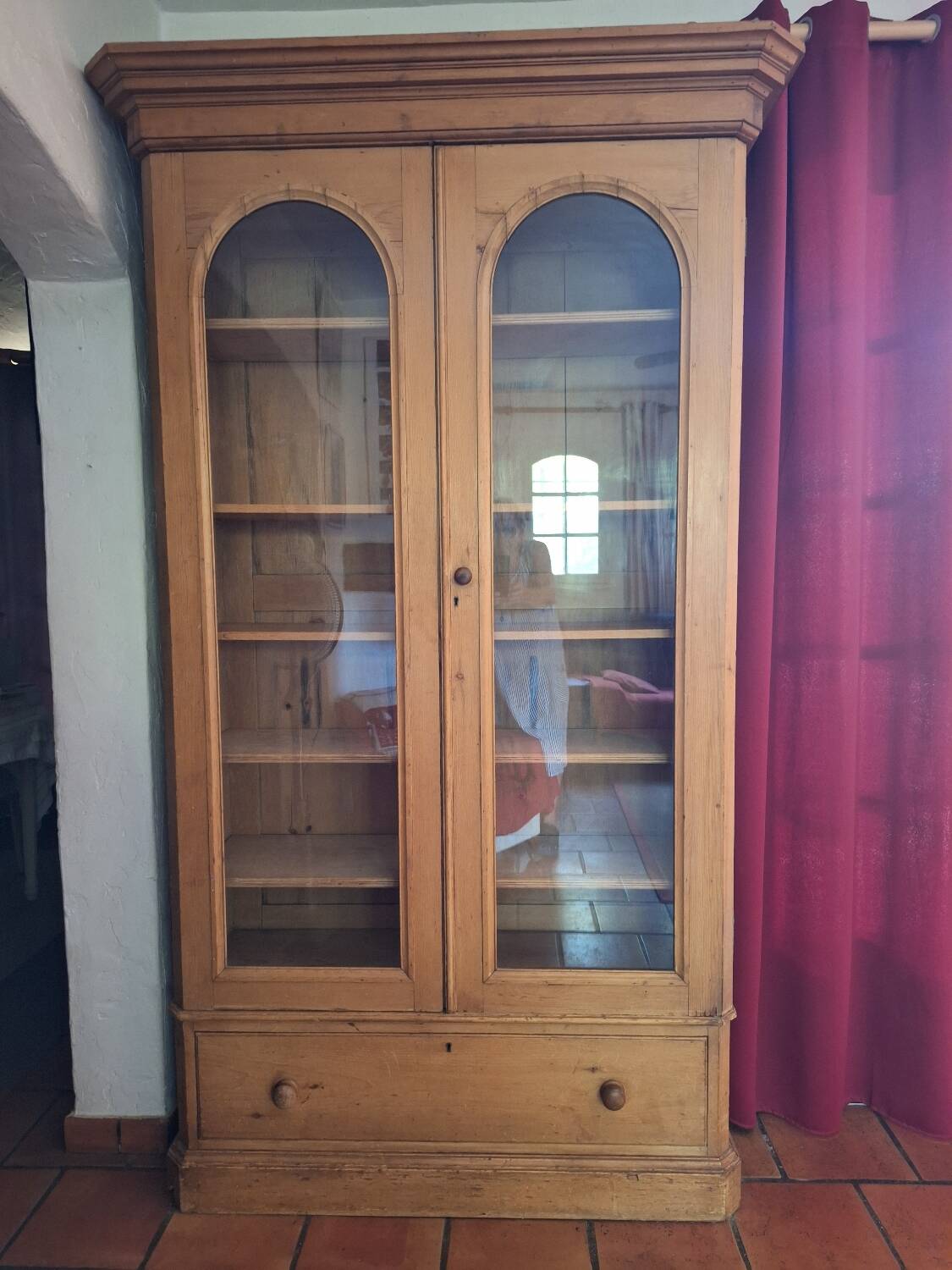 Bookcase, glass-fronted dresser