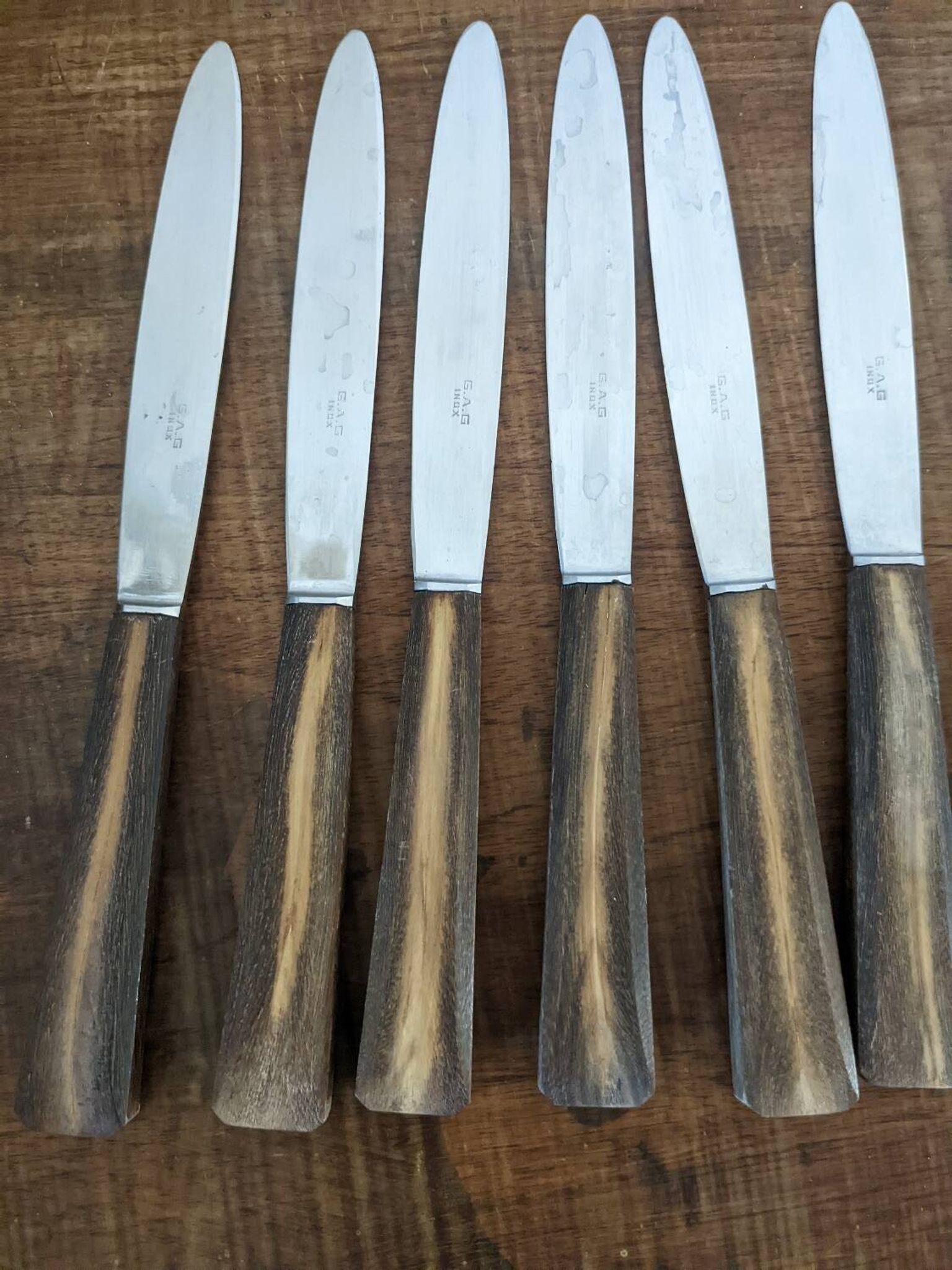 Ensemble de 12 couteaux manches en corne