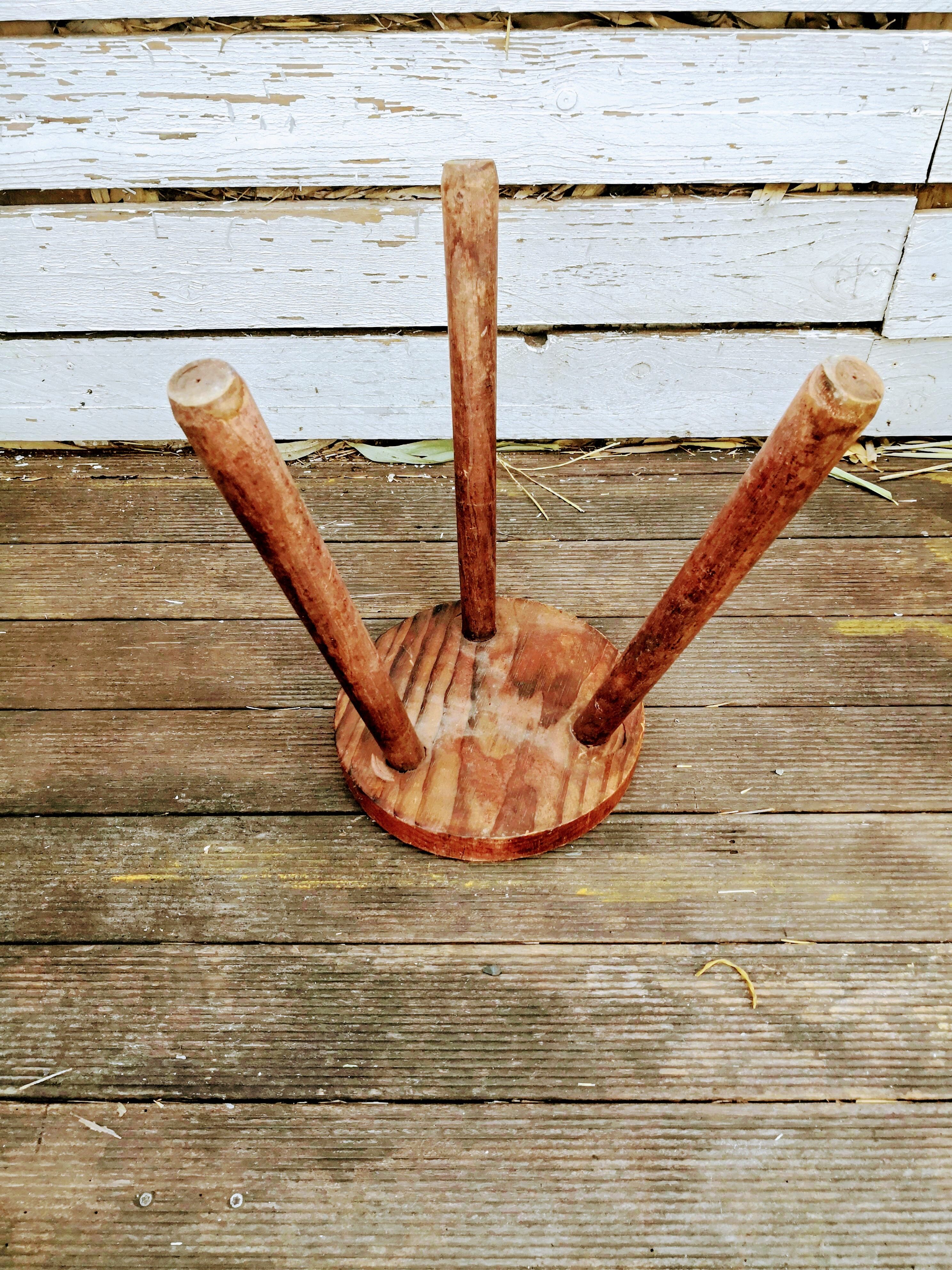 Farm tripod stool