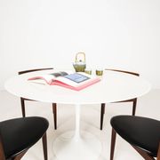 Table à manger ronde tulipe en marbre par Eero Saarinen, années 2000