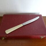 12 Art Deco knives 1930 bone or bakelite sleeves in case