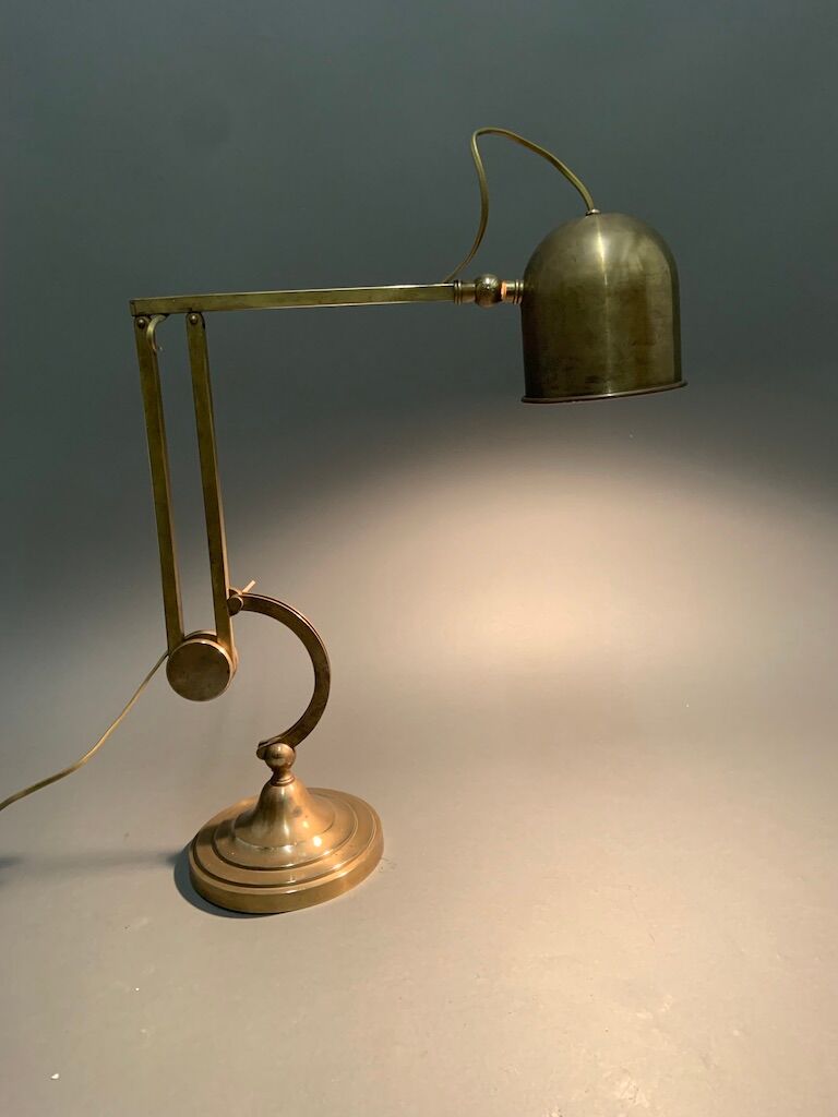 Adjustable table lamp