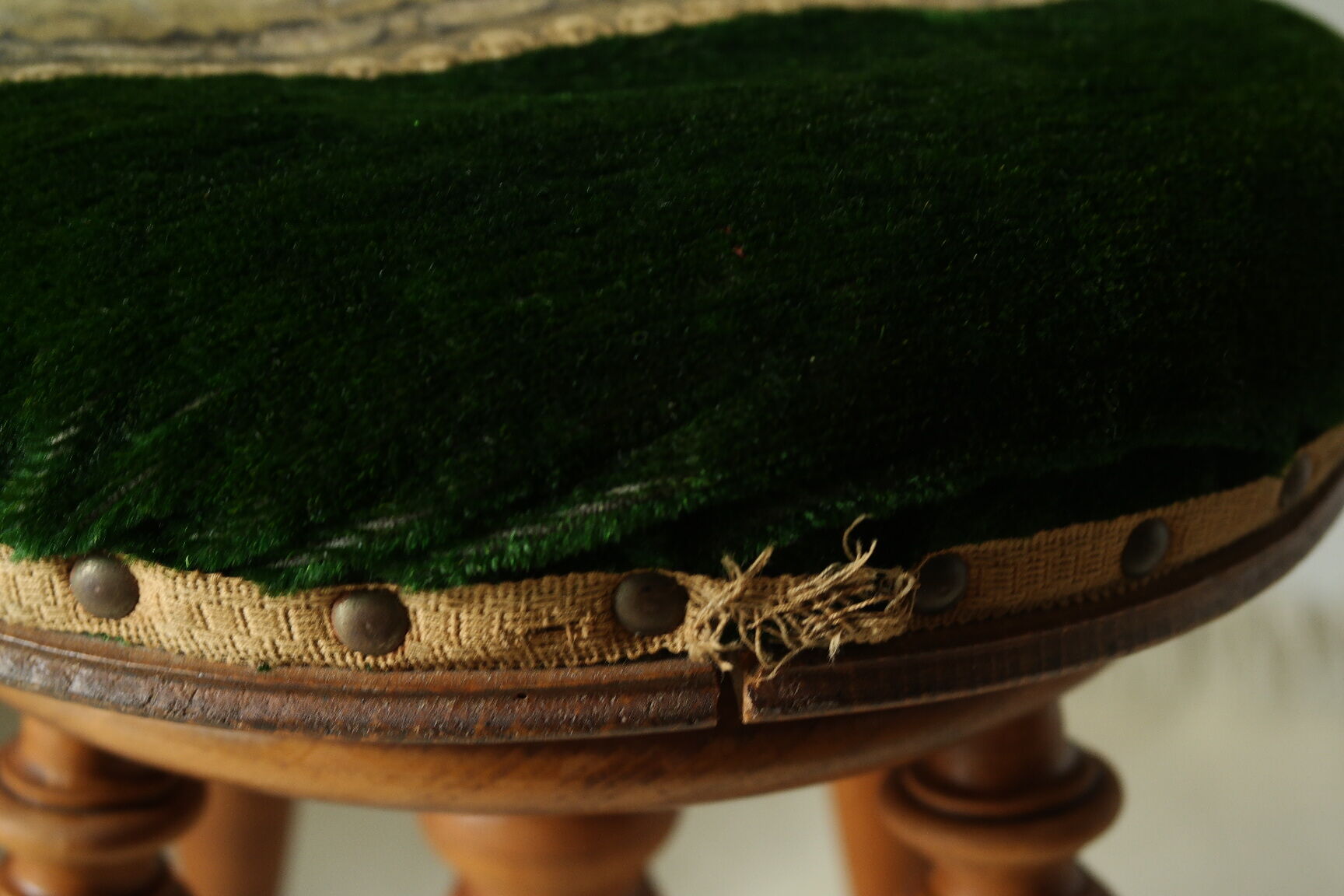 Napoleon III piano stool