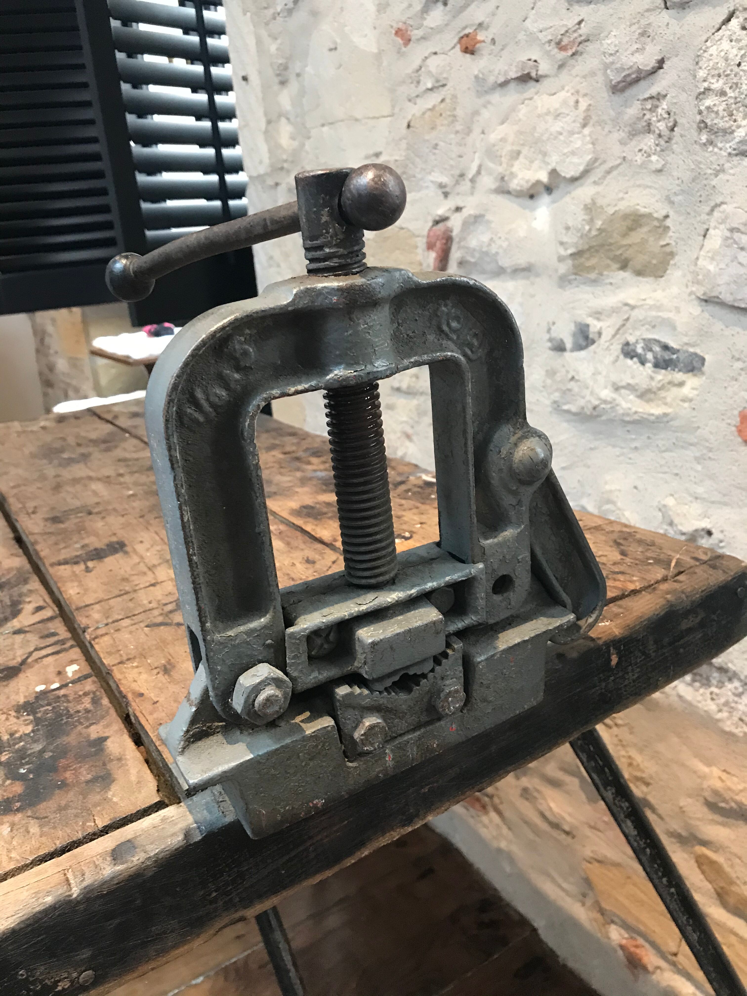 Bureau établi de plombier
