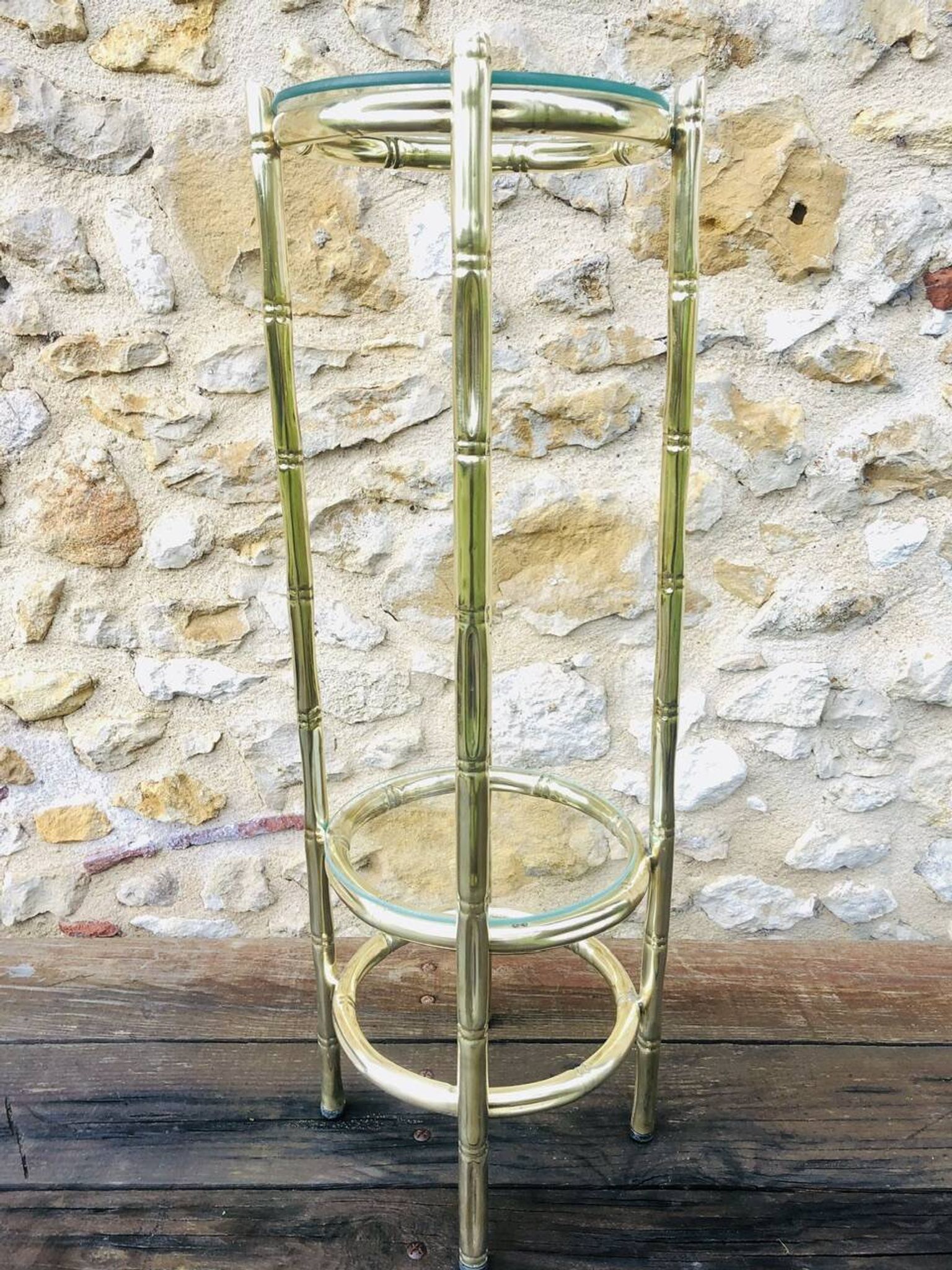 Vintage faux bamboo pedestal table in brass with 2 glass shelves