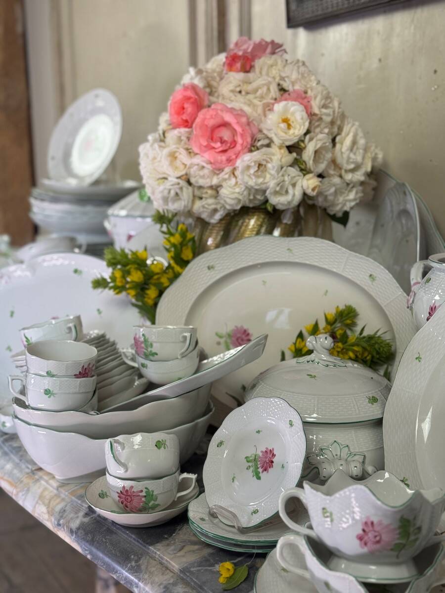 Large porcelain service, Tertia model, Herend, early 20th century, approximately 200 pieces