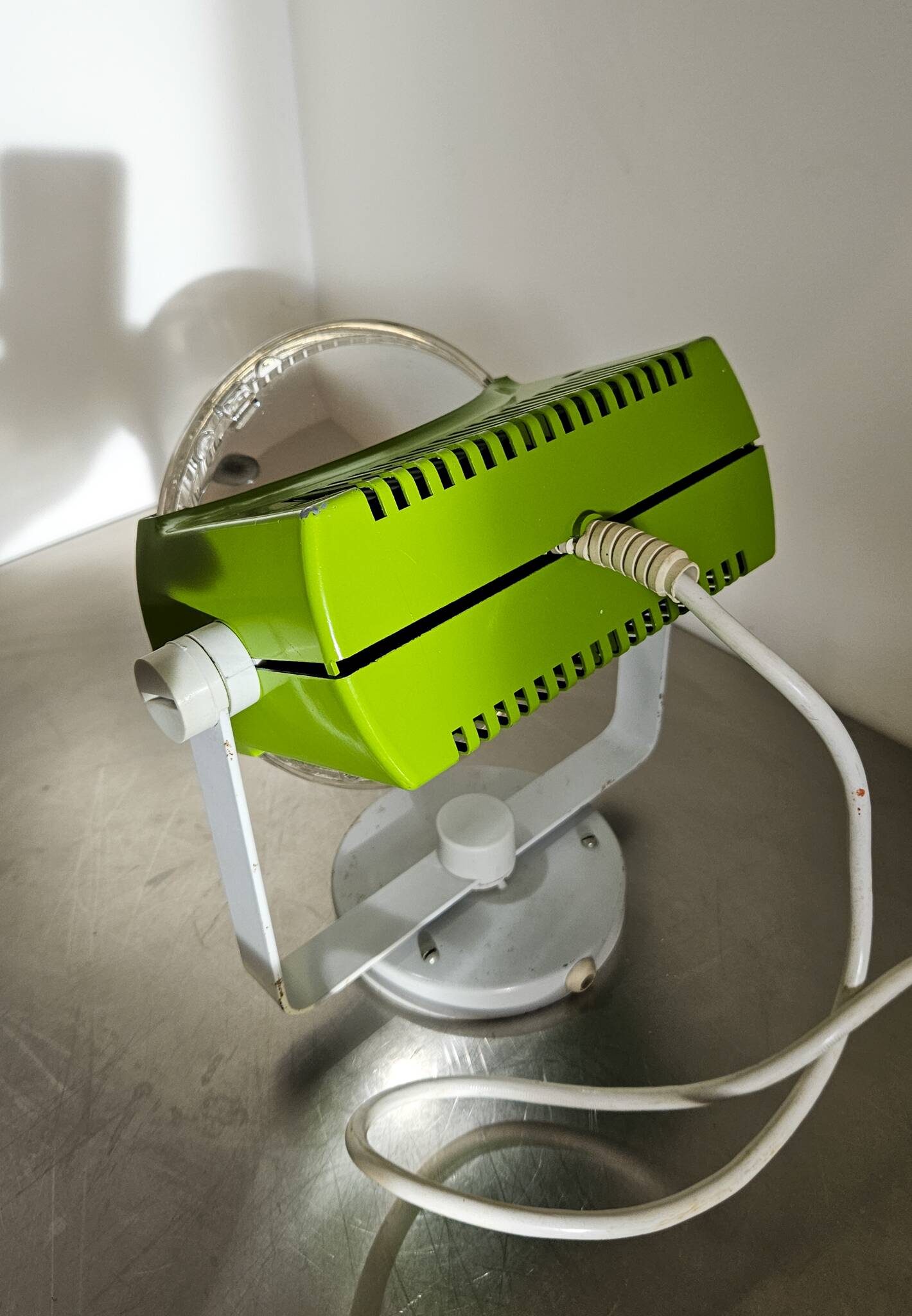 Spot vintage design 1970s apple green LITA