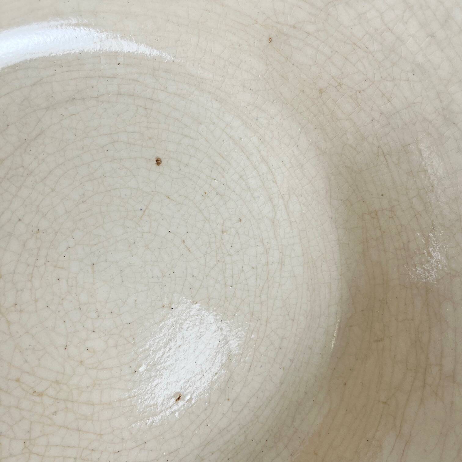 Sarreguemines salad bowl with flower pattern, first half of the 20th century.