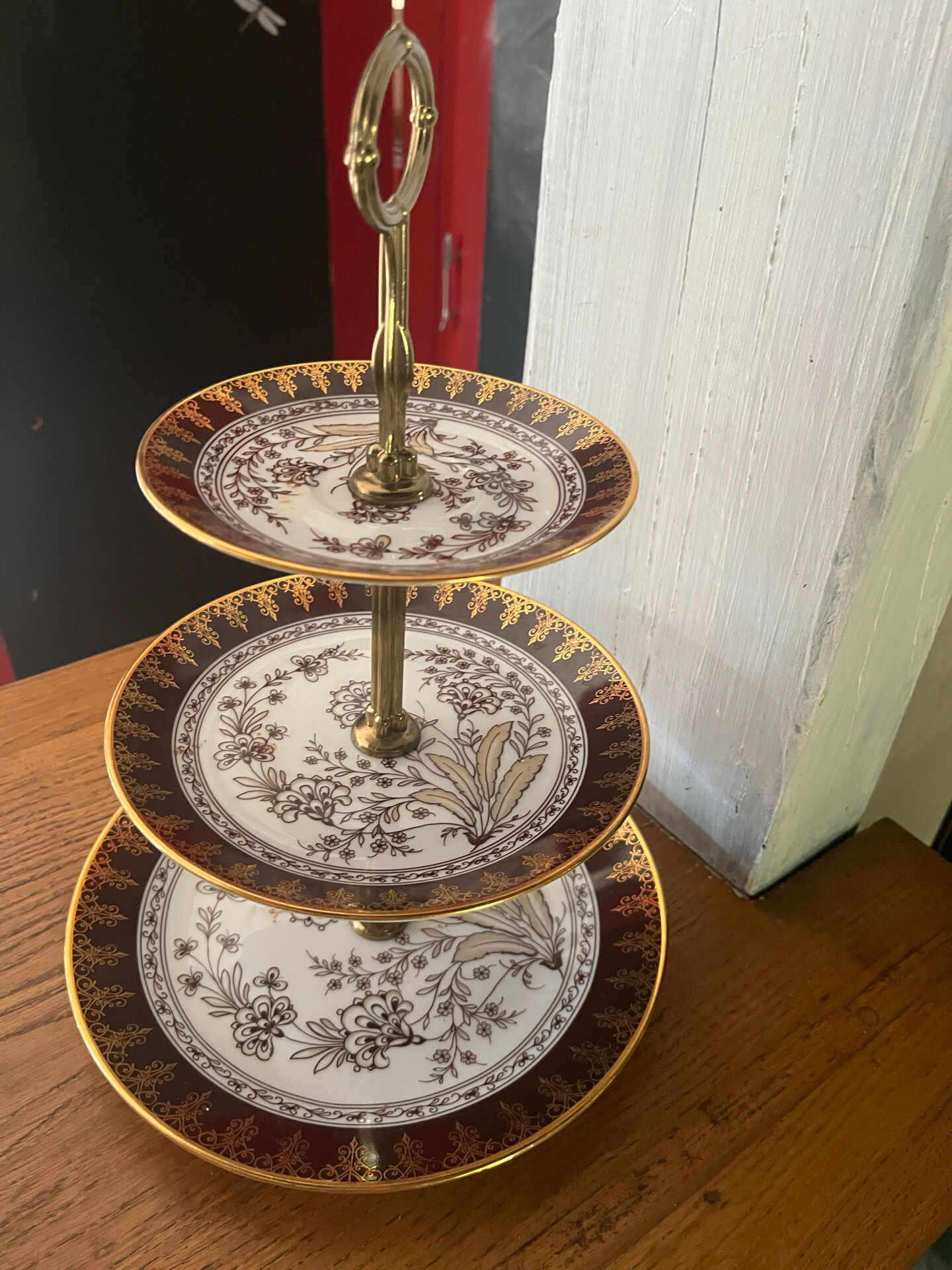 Présentoir à gâteaux en porcelaine