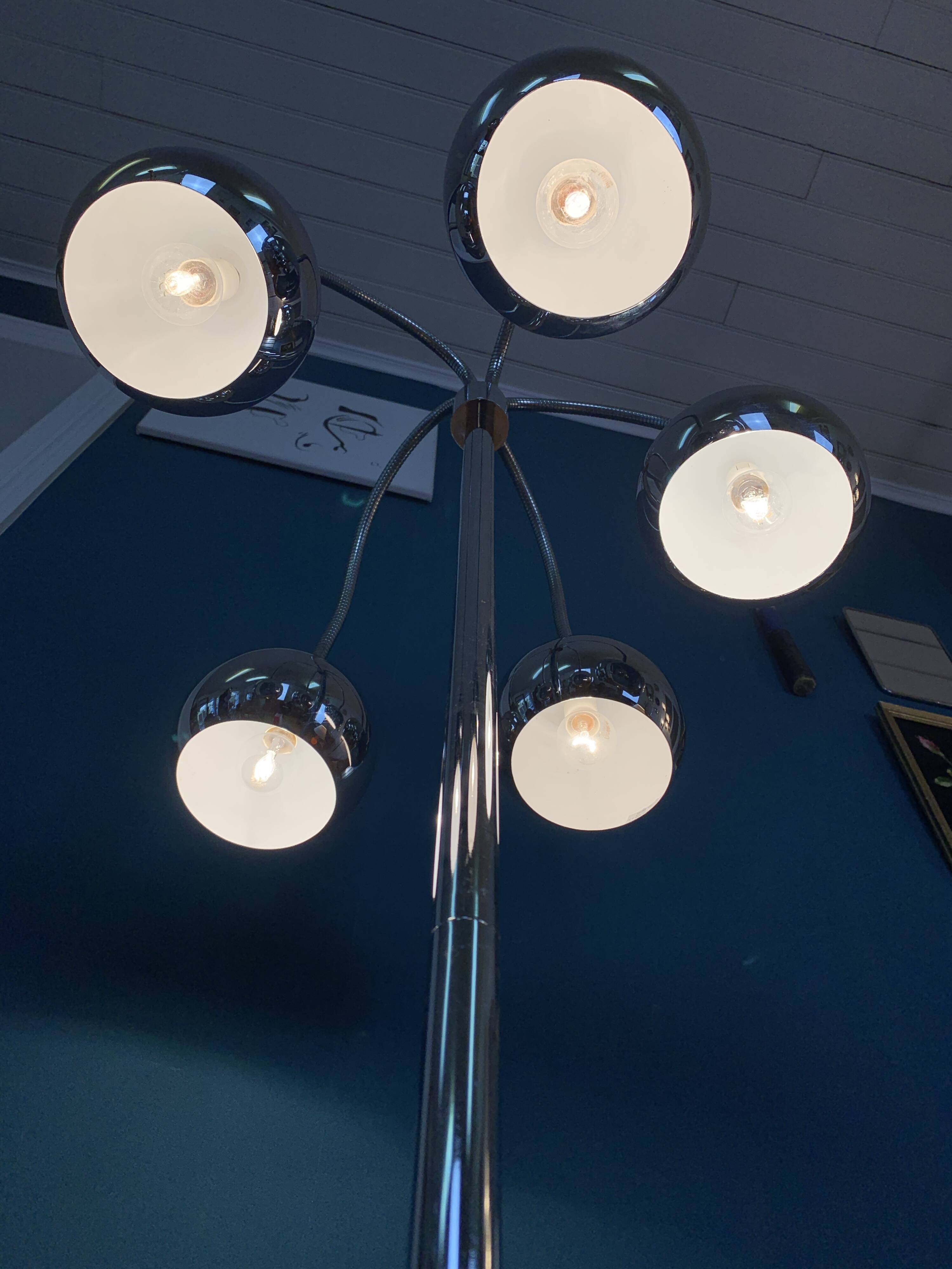 Eyeball floor lamp with 5 articulated lights