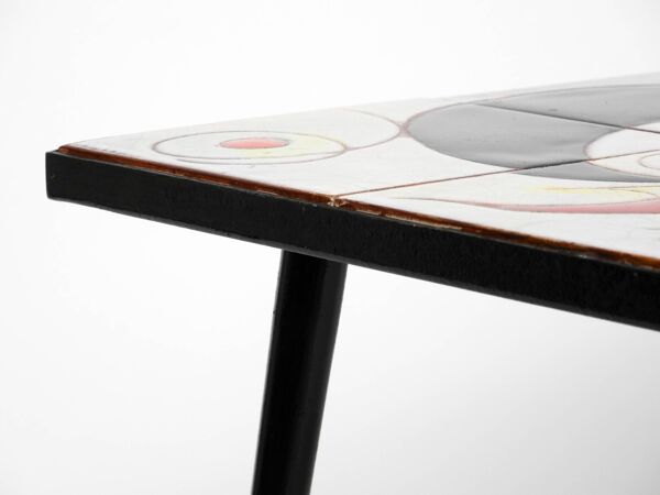 Table en fer moderne italienne des années 50 avec plateau carrelé et motif abstrait