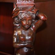 Bibliothèque sculptée à la main circa 1900 en bois dur avec statues Hermès