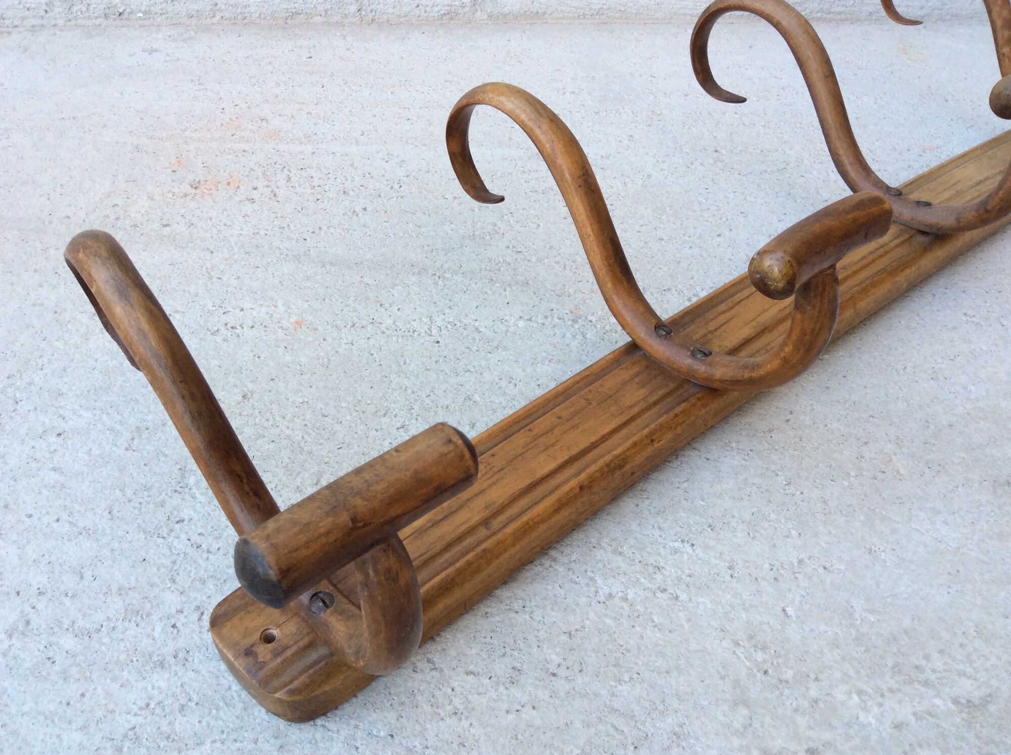 Bistro coatrack early 20th, Baumann