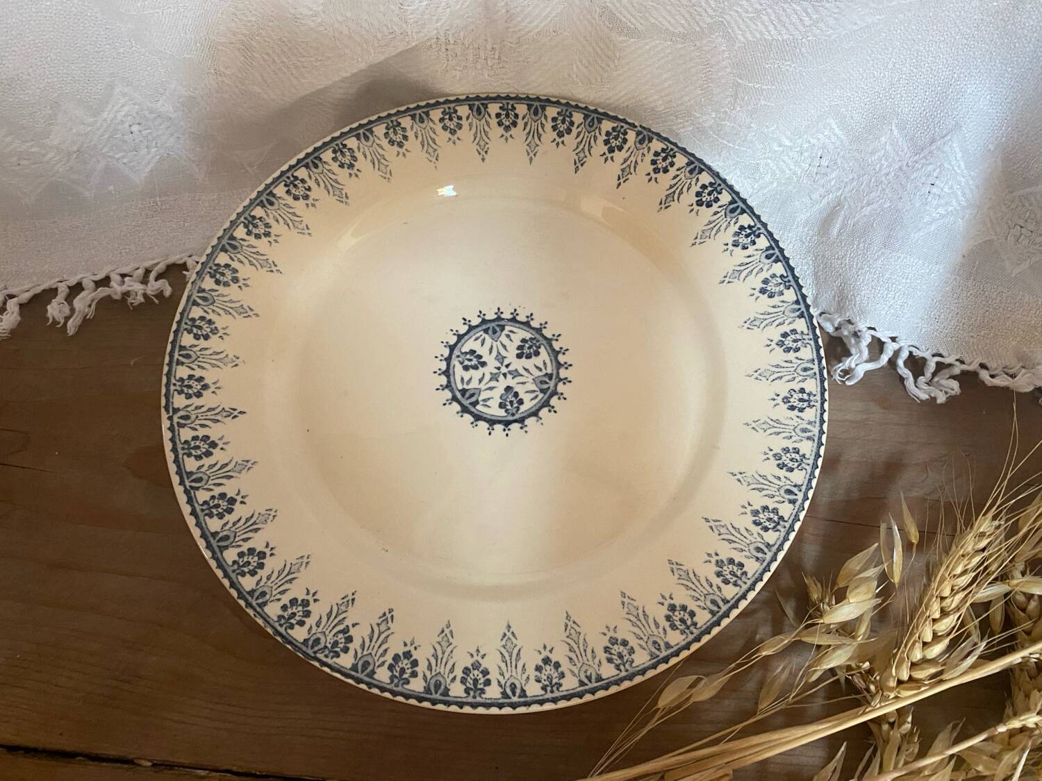 Sarreguemines and Digoin plate on pedestal