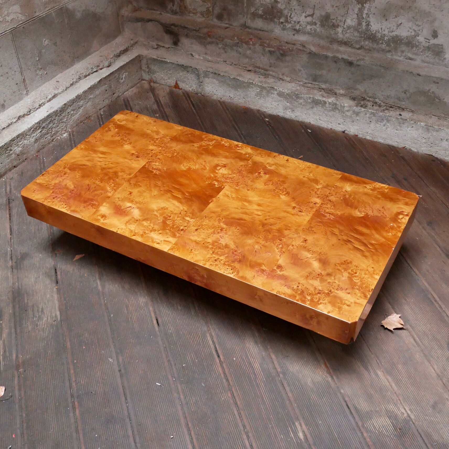 Table basse en loupe d’orme Roche Bobois